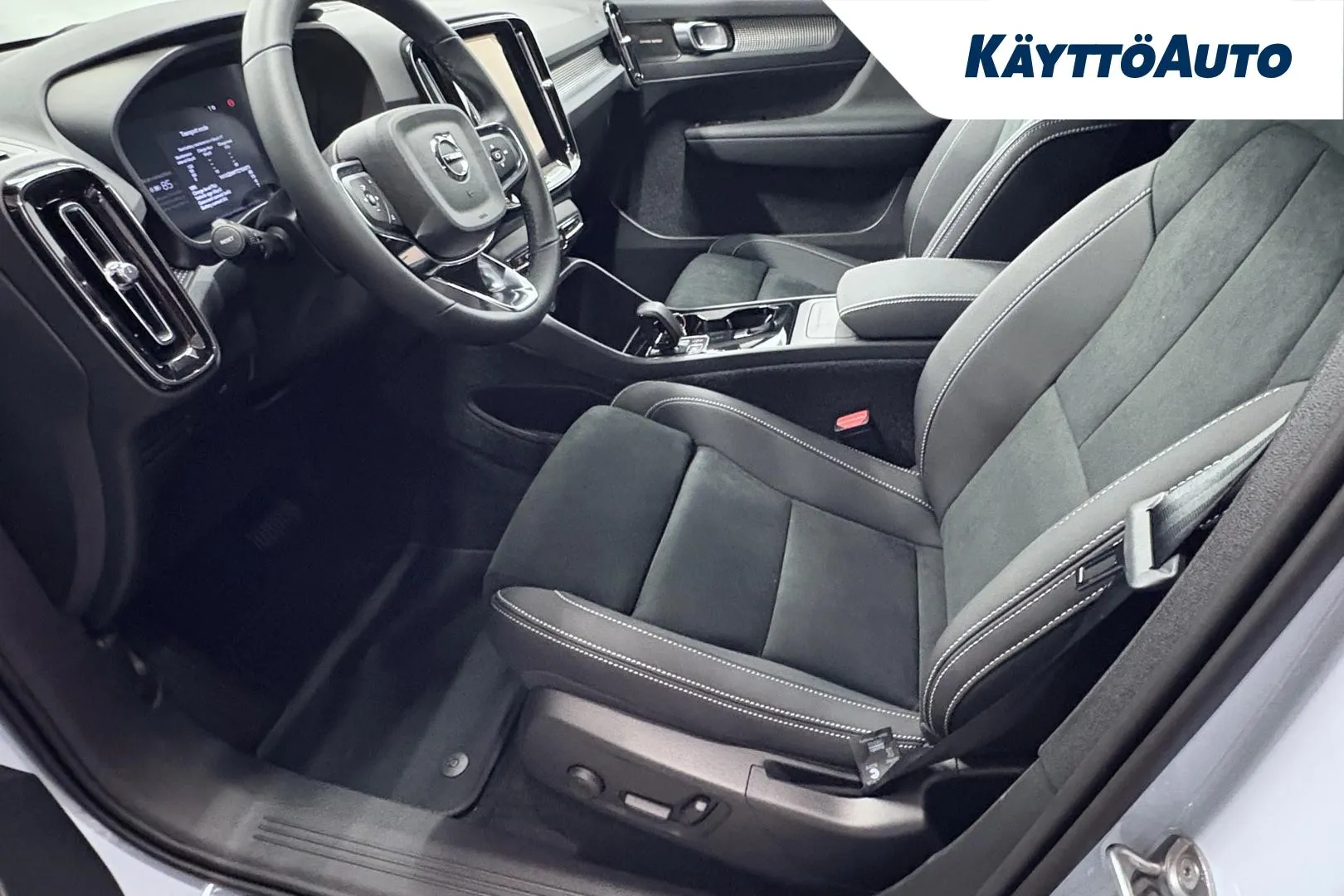 Volvo EX40 NOK-810 carousel image