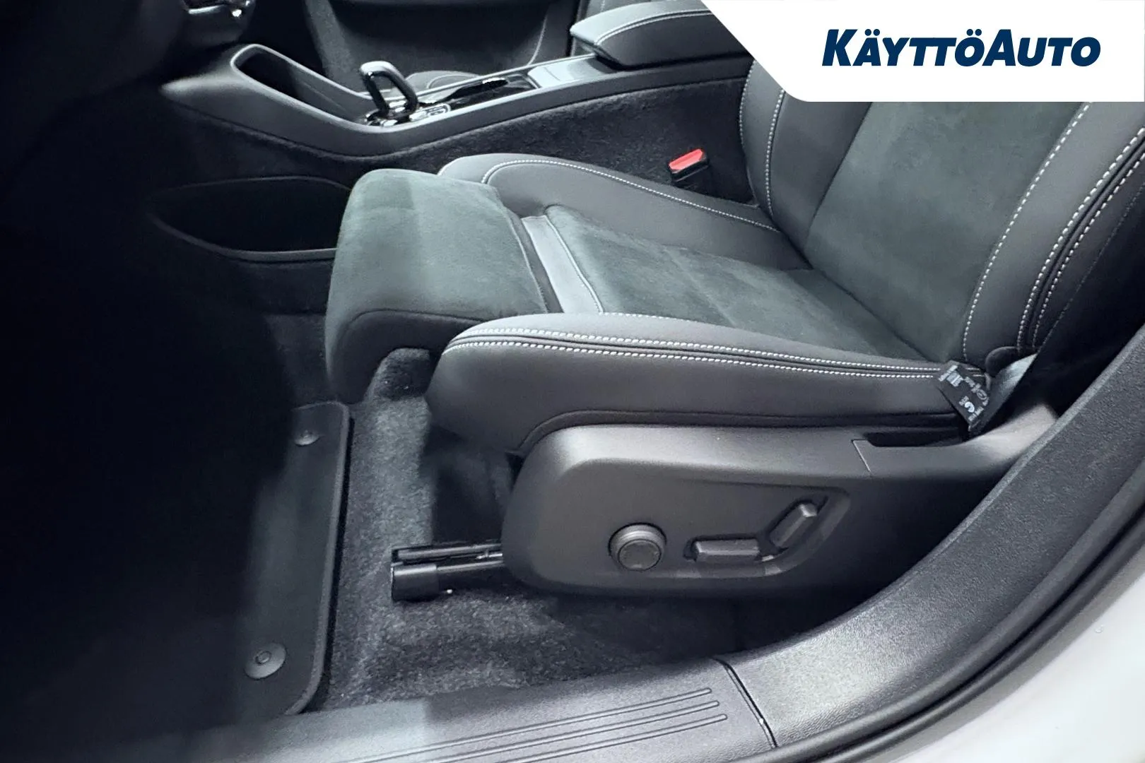 Volvo EX40 NOK-785 carousel image