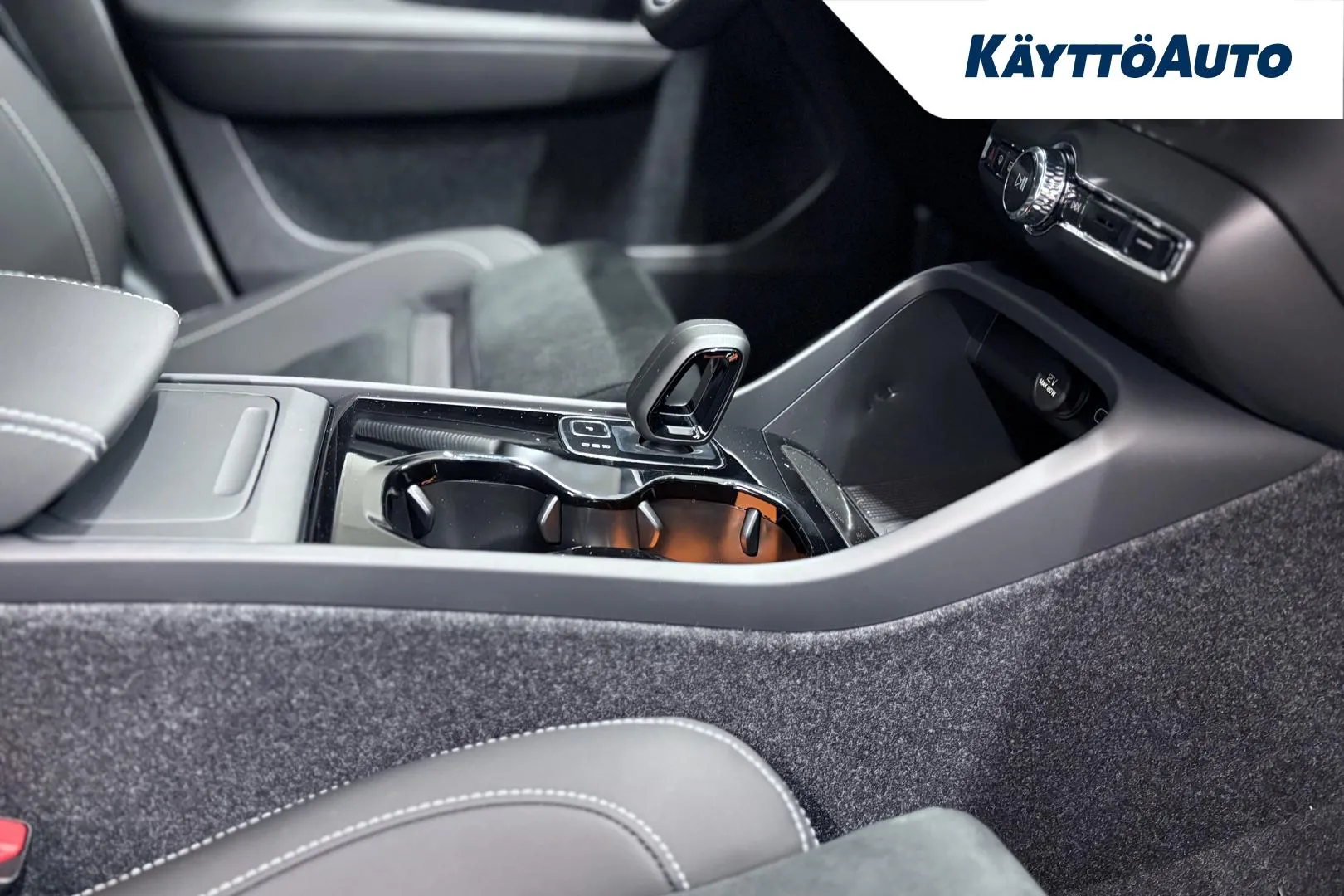 Volvo EX40 NOK-785 carousel image