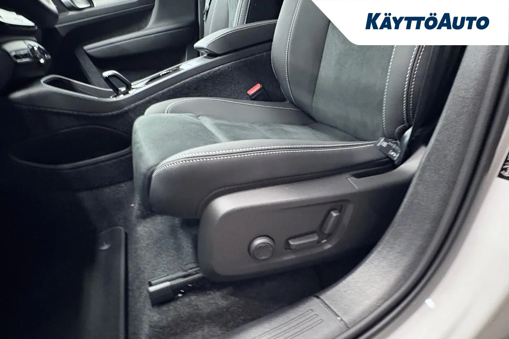 Volvo EX40 NOK-785 carousel image