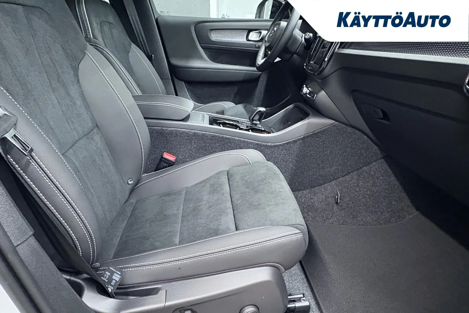 Volvo EX40 NOK-785 carousel image