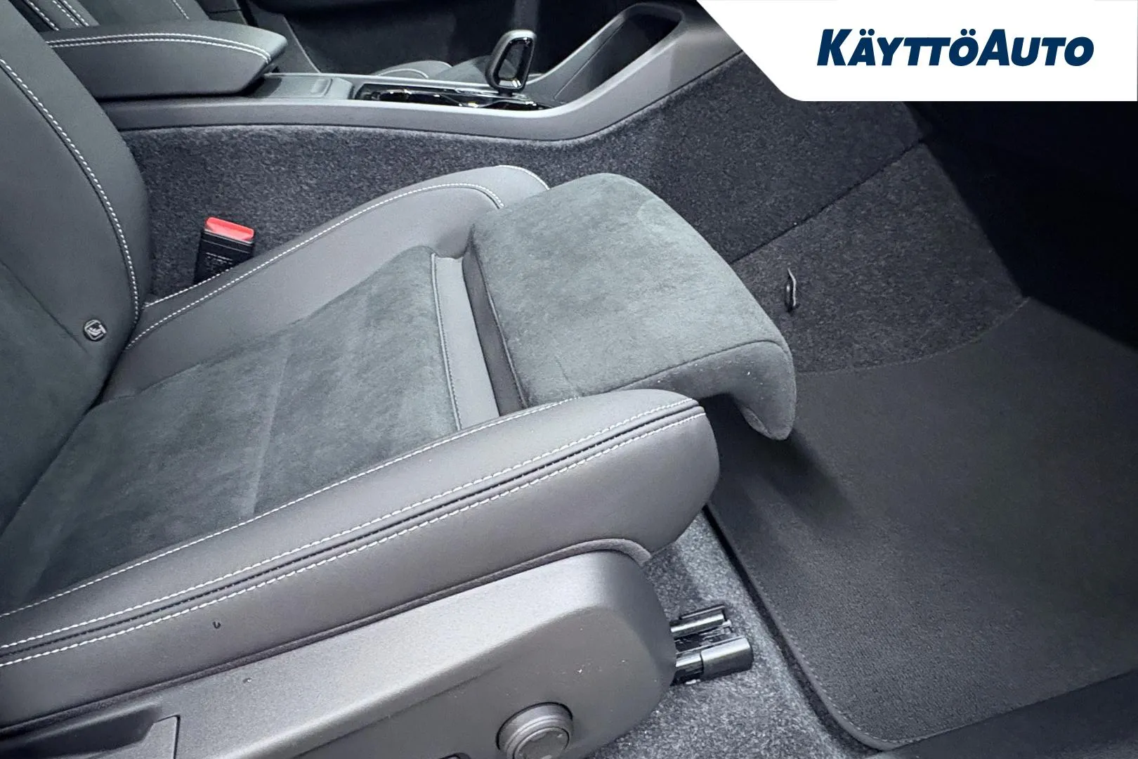 Volvo EX40 NOK-785 carousel image