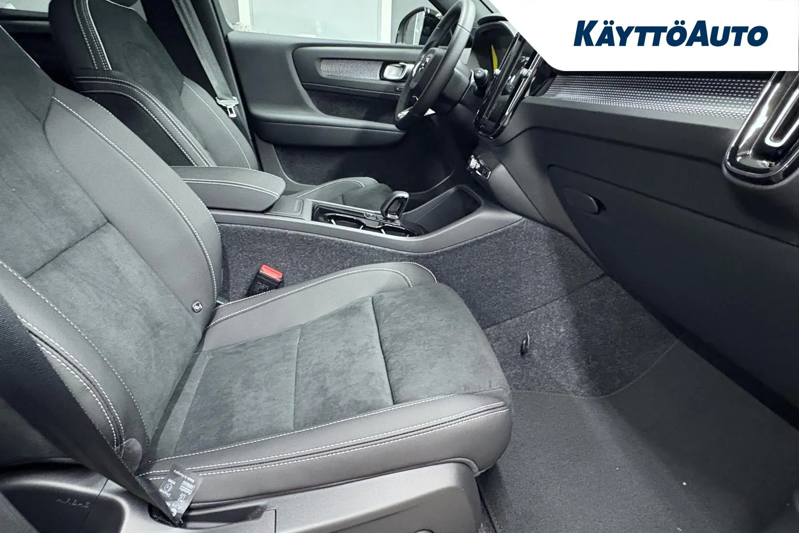 Volvo EX40 NOK-805 carousel image