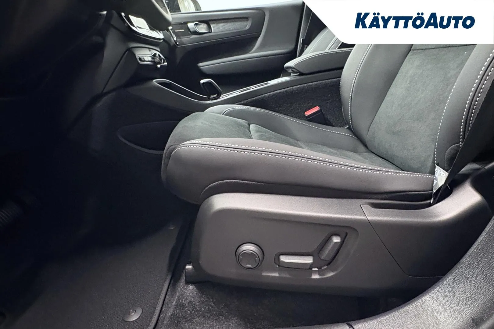 Volvo EX40 NOK-805 carousel image