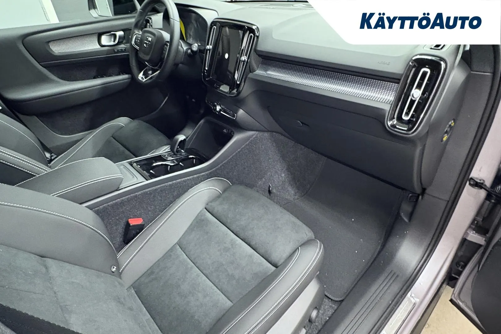 Volvo EX40 NOK-805 carousel image