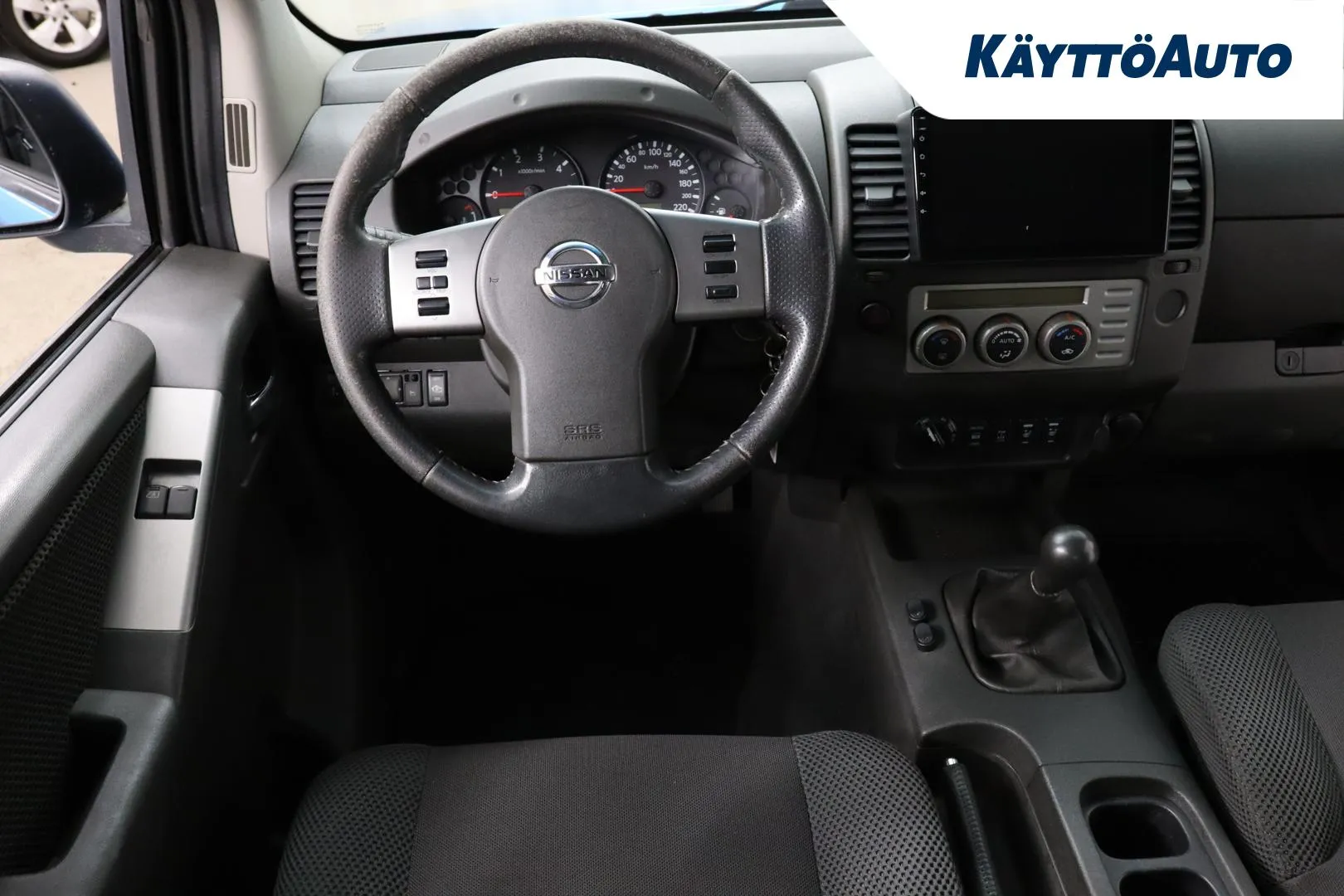 Nissan Navara LOY-886 carousel image