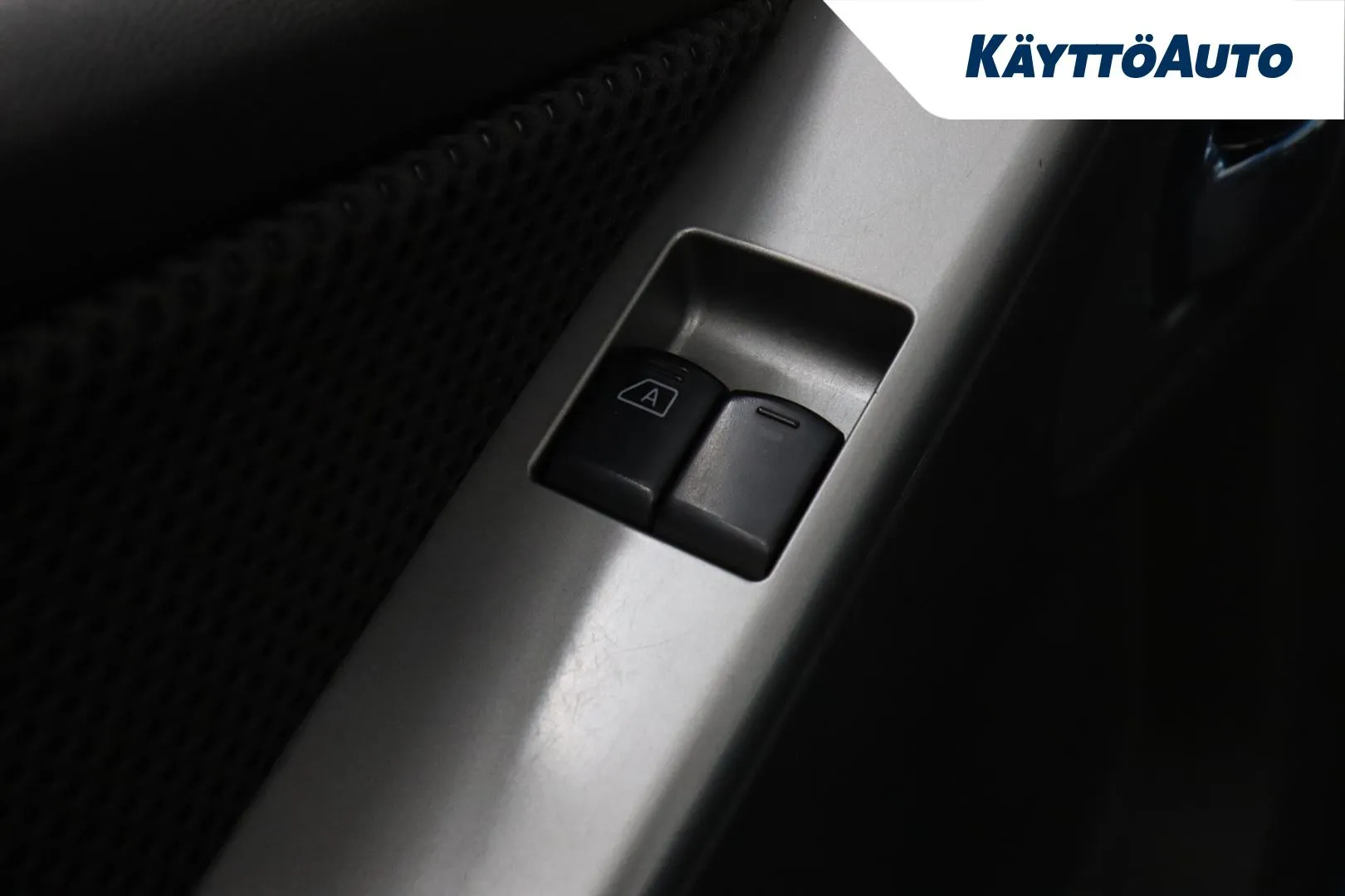 Nissan Navara LOY-886 carousel image