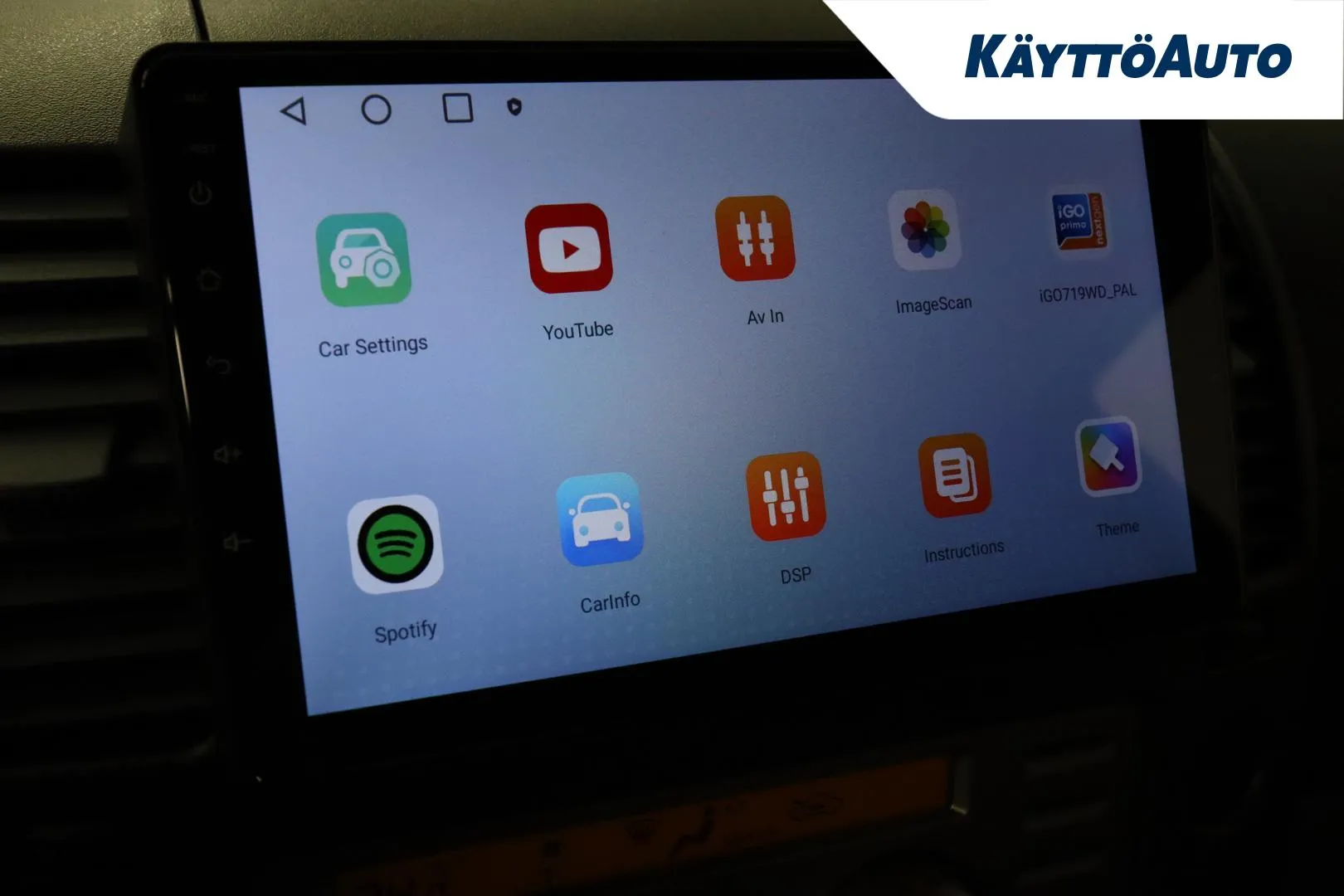 Nissan Navara LOY-886 carousel image