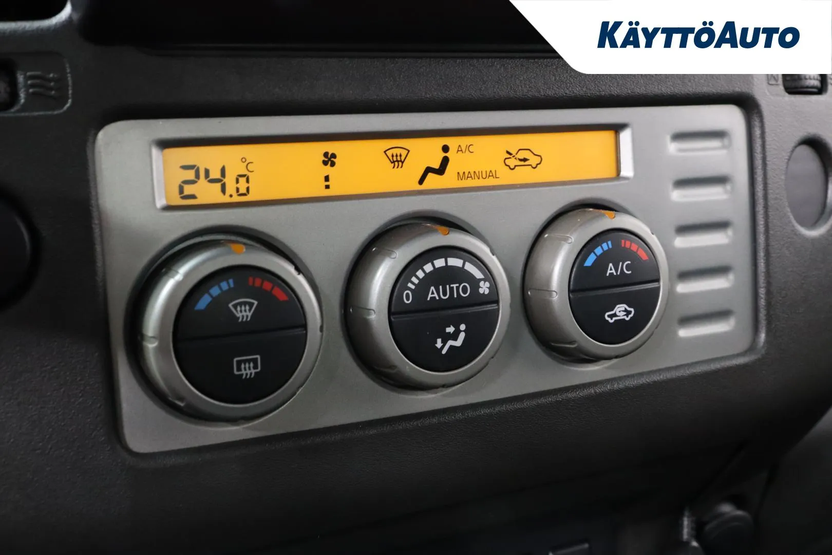 Nissan Navara LOY-886 carousel image