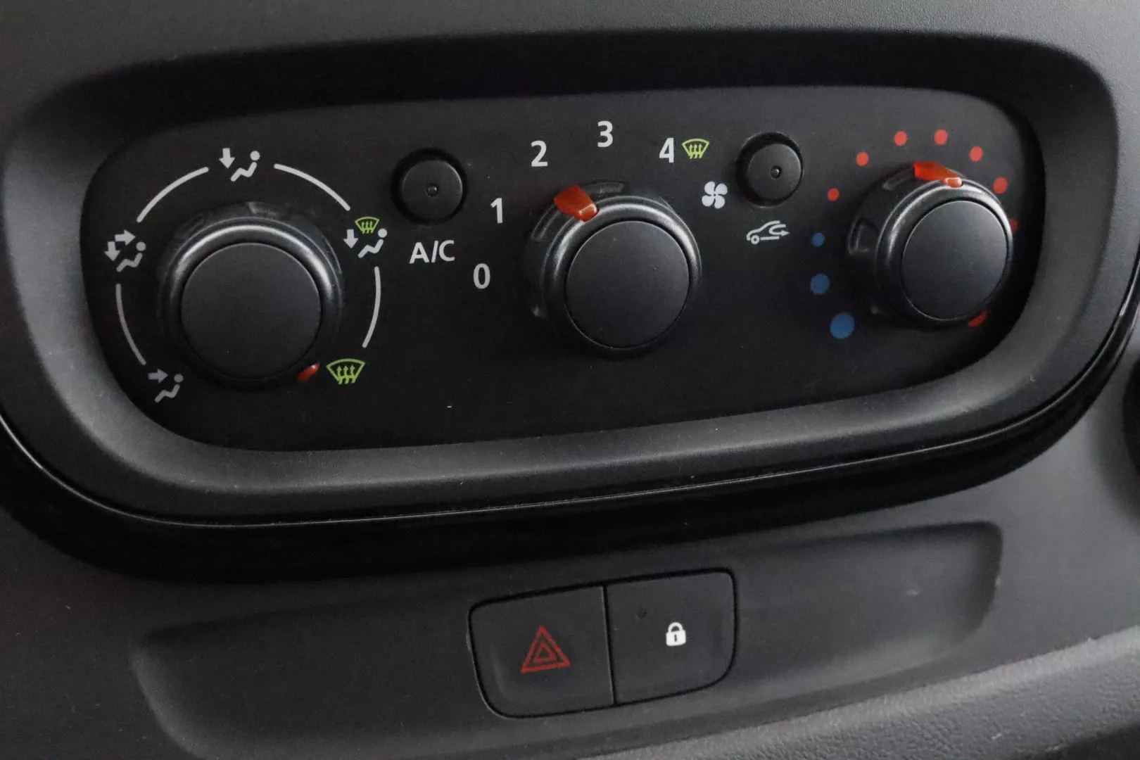 OPEL Vivaro LOB-333 carousel image