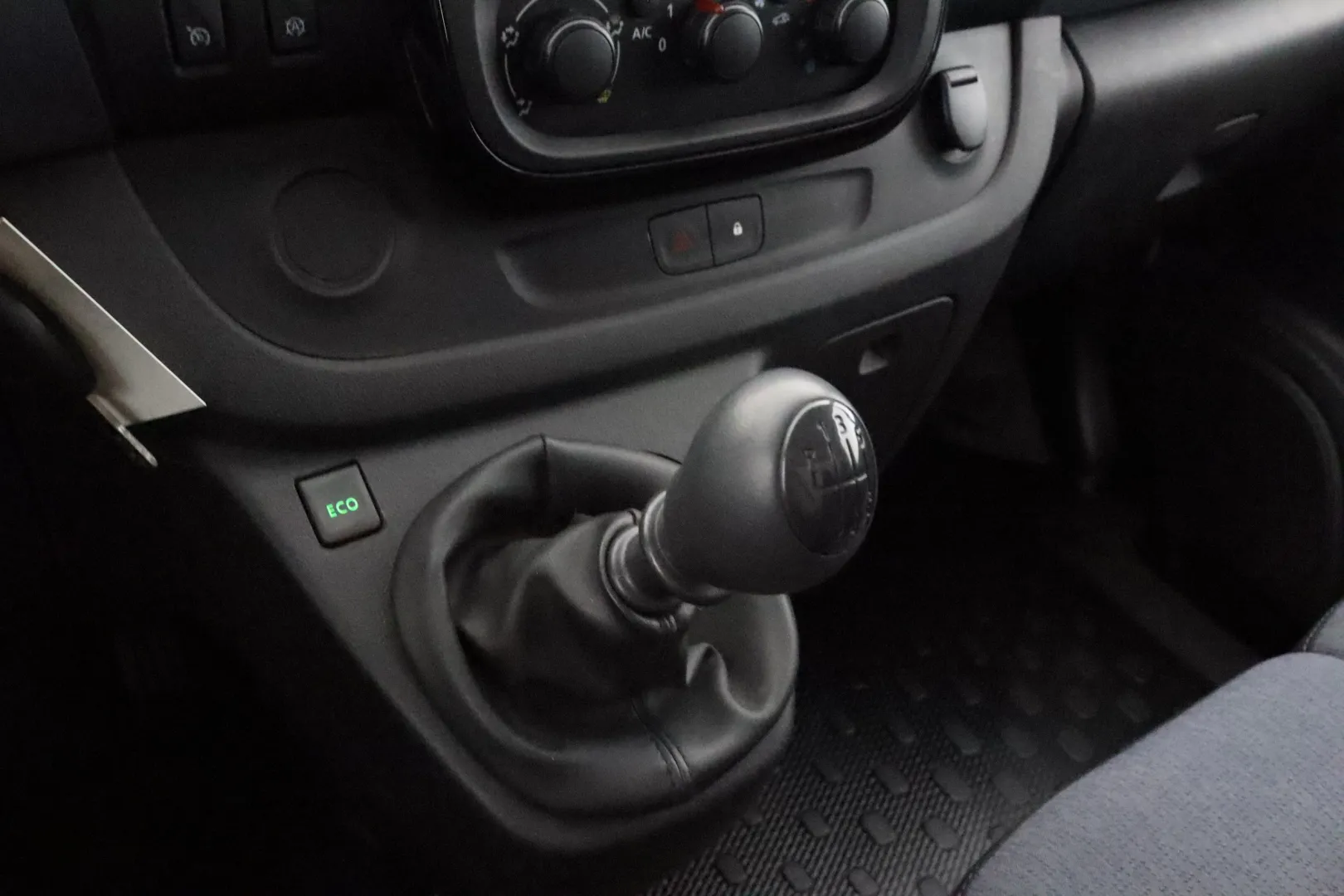 OPEL Vivaro LOB-333 carousel image