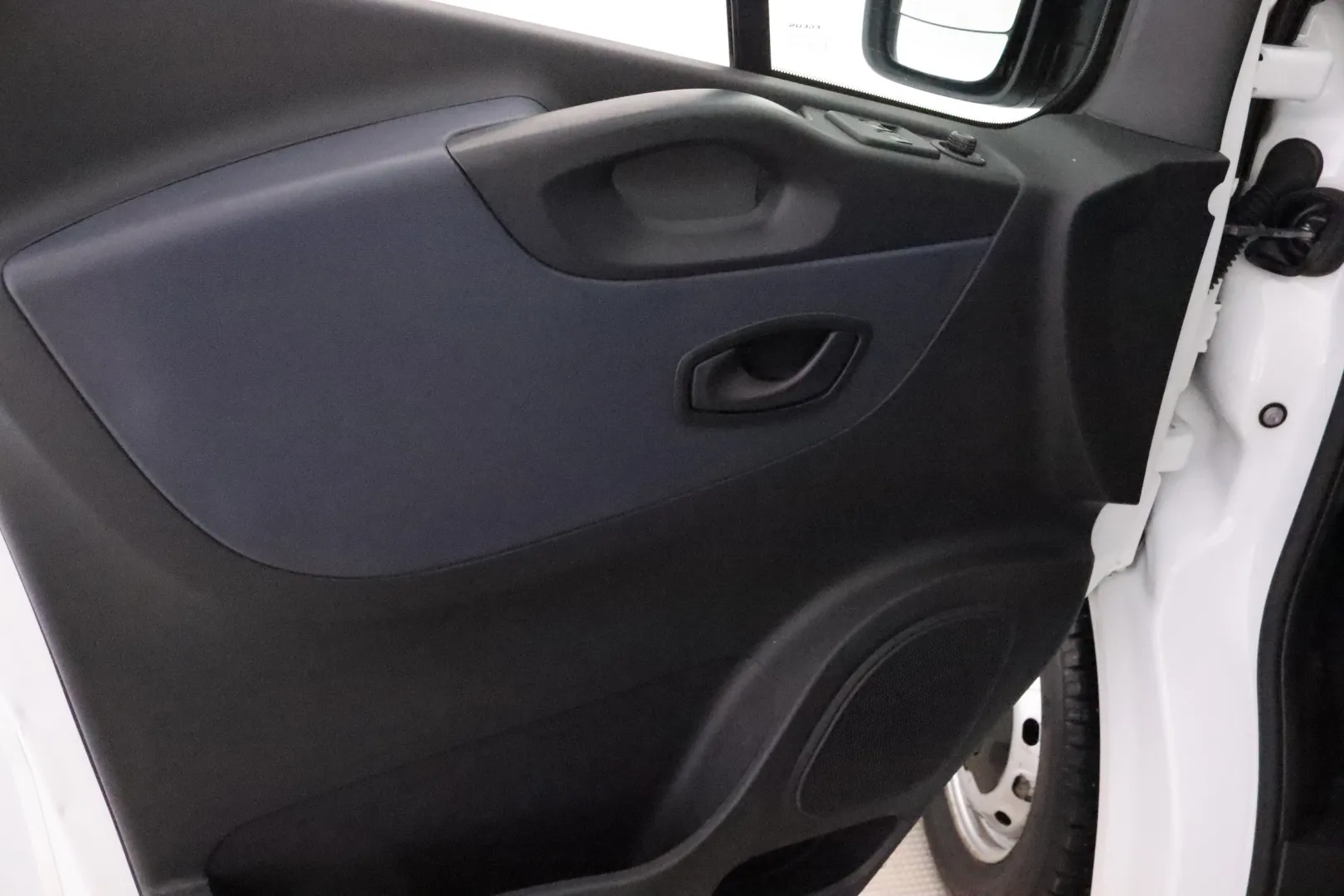 OPEL Vivaro LOB-333 carousel image