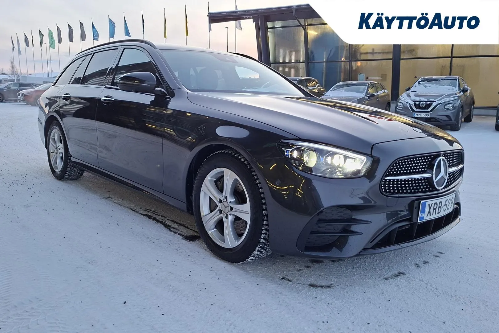 MERCEDES-BENZ E XRB-529 carousel image