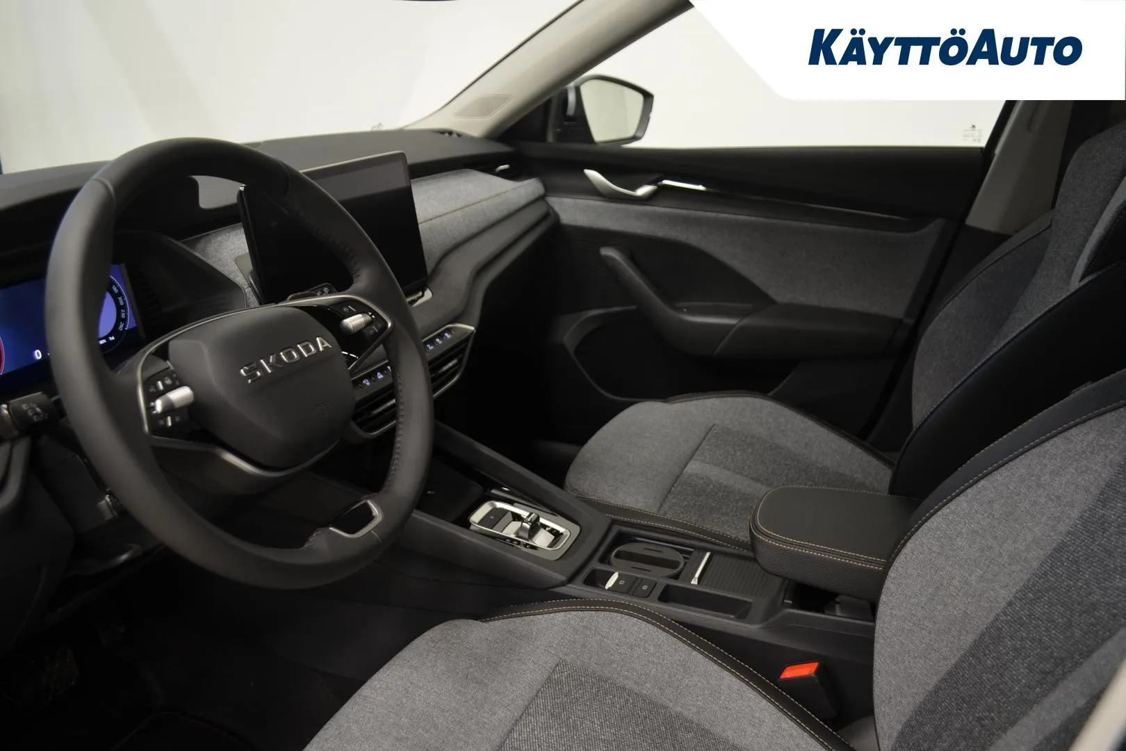 Skoda Octavia RXO-742 carousel image