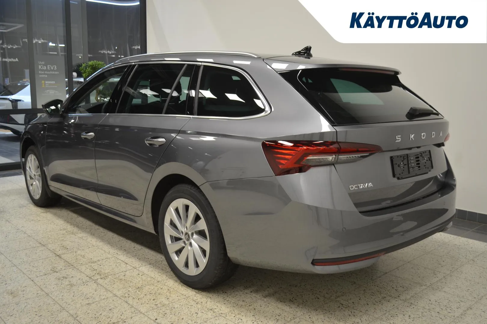 Skoda Octavia RXO-742 carousel image