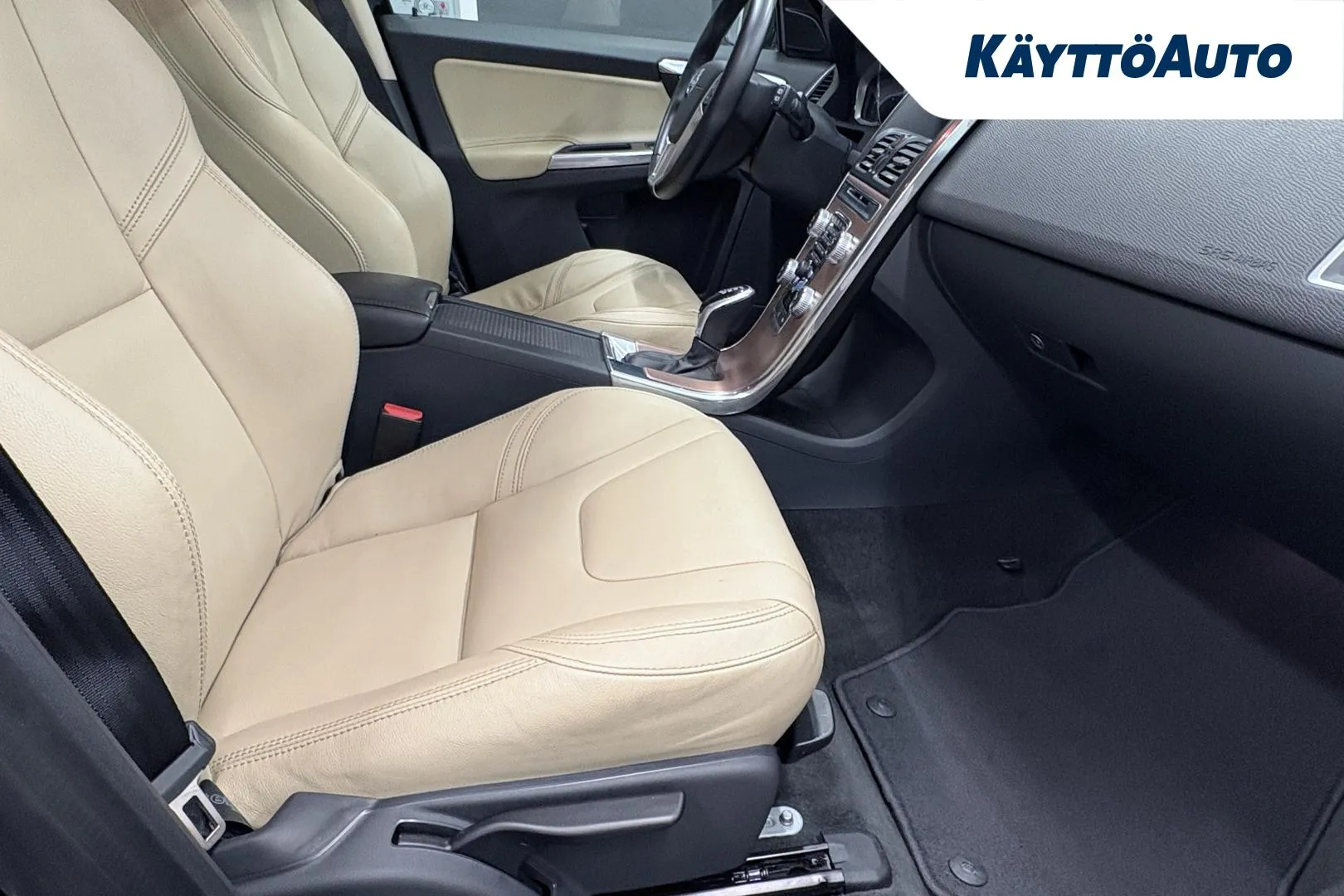 VOLVO XC60 MMU-828 carousel image