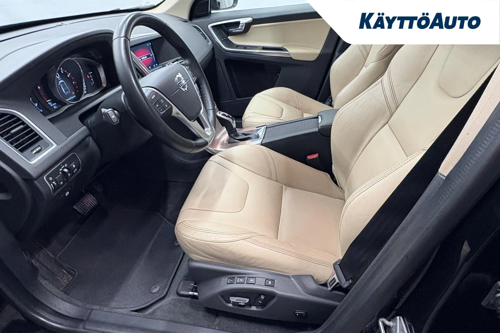 VOLVO XC60 MMU-828 carousel image