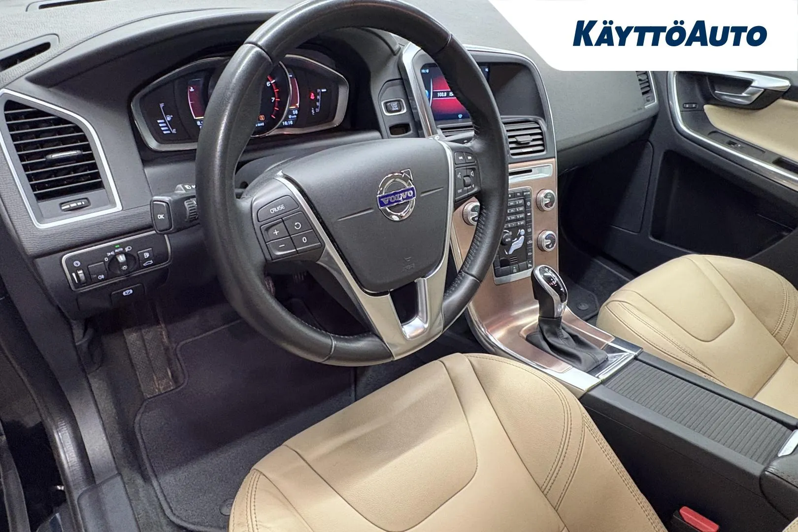 VOLVO XC60 MMU-828 carousel image