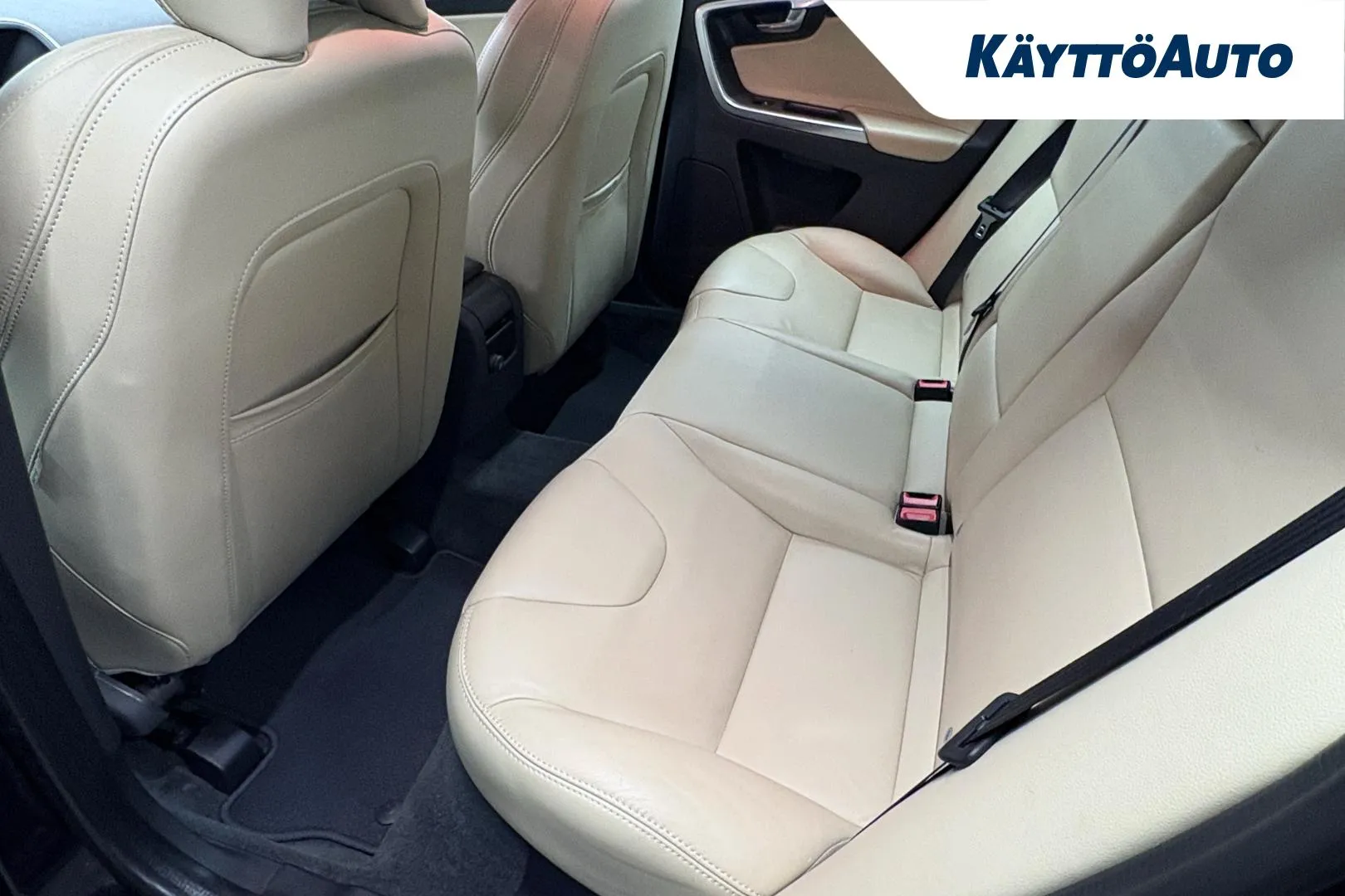 VOLVO XC60 MMU-828 carousel image