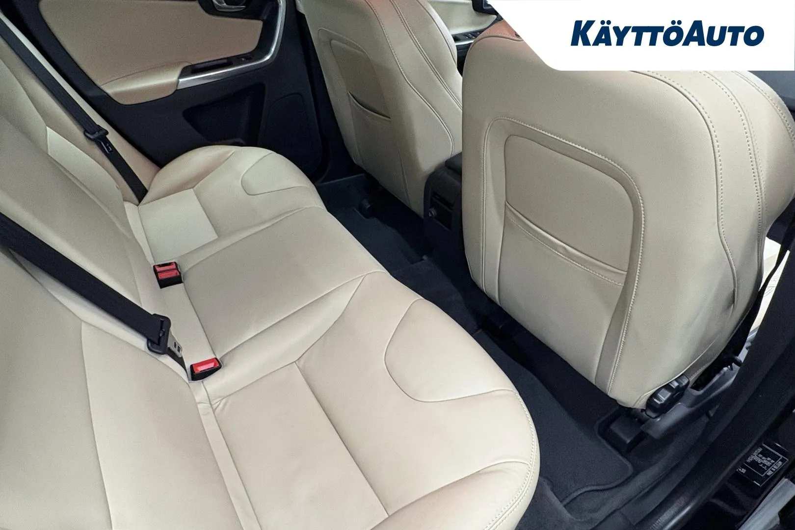 VOLVO XC60 MMU-828 carousel image