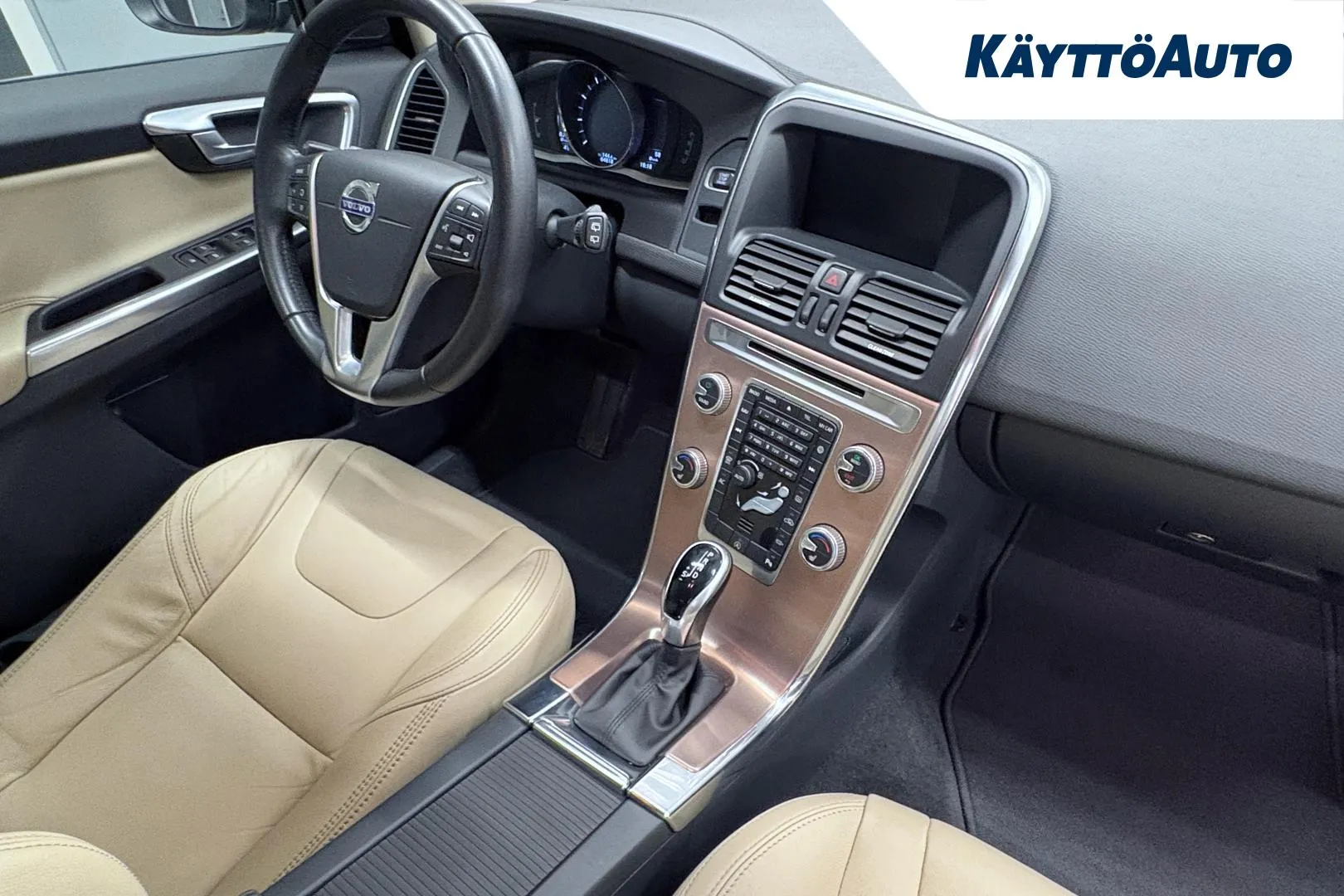 VOLVO XC60 MMU-828 carousel image