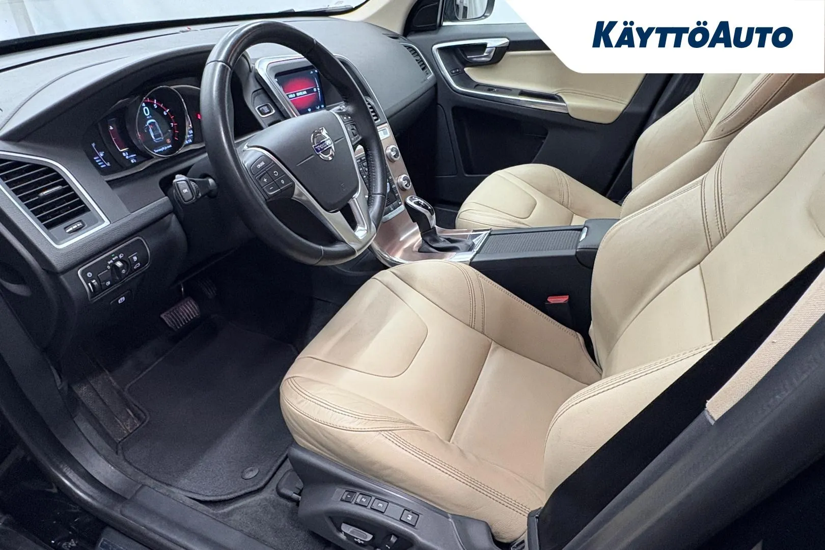 VOLVO XC60 MMU-828 carousel image