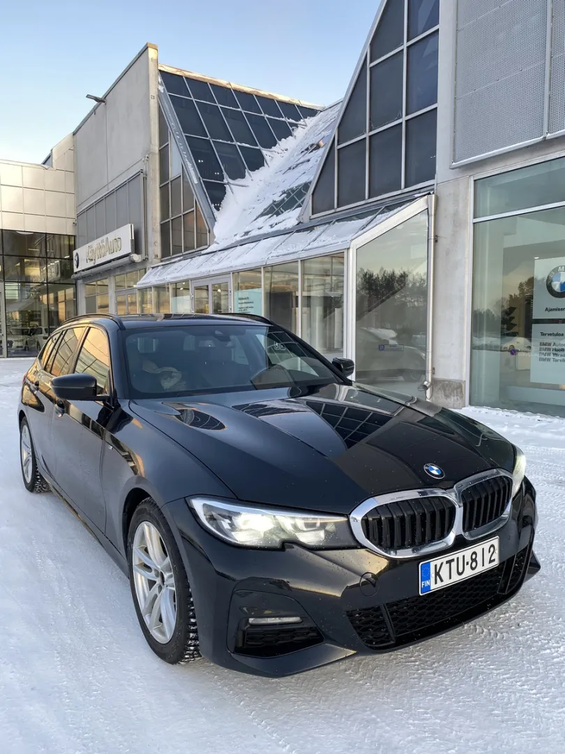 BMW 320 KTU-812 carousel image