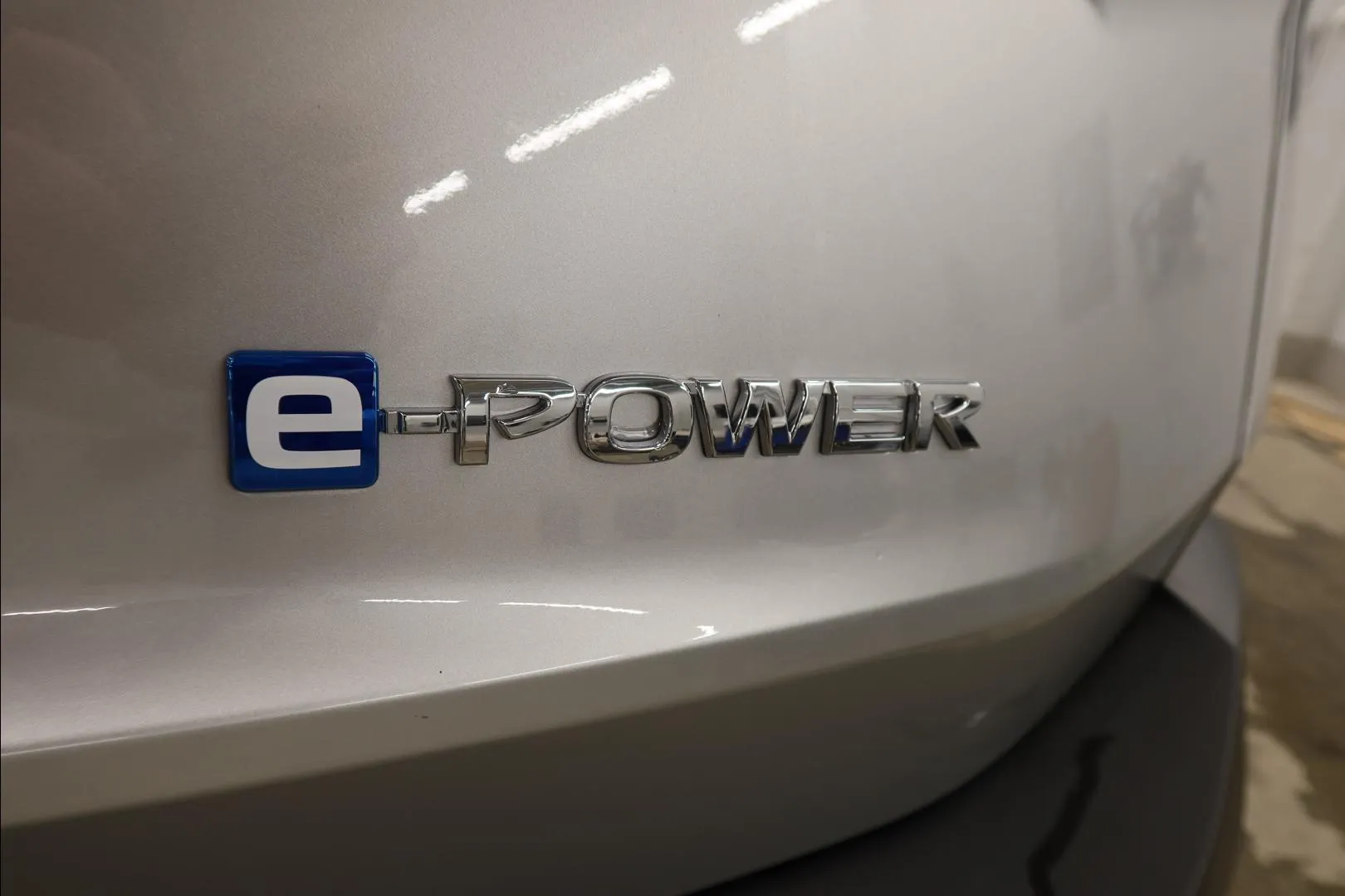 Nissan X-Trail XTJ-582 carousel image