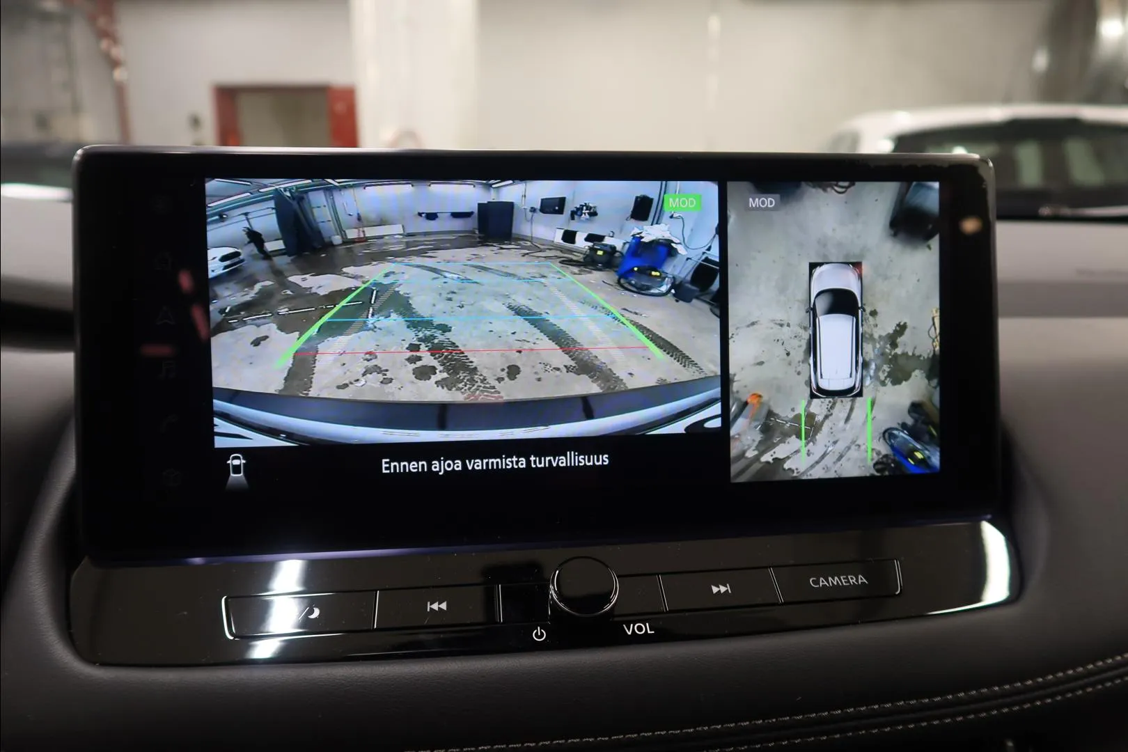 Nissan X-Trail XTJ-582 carousel image