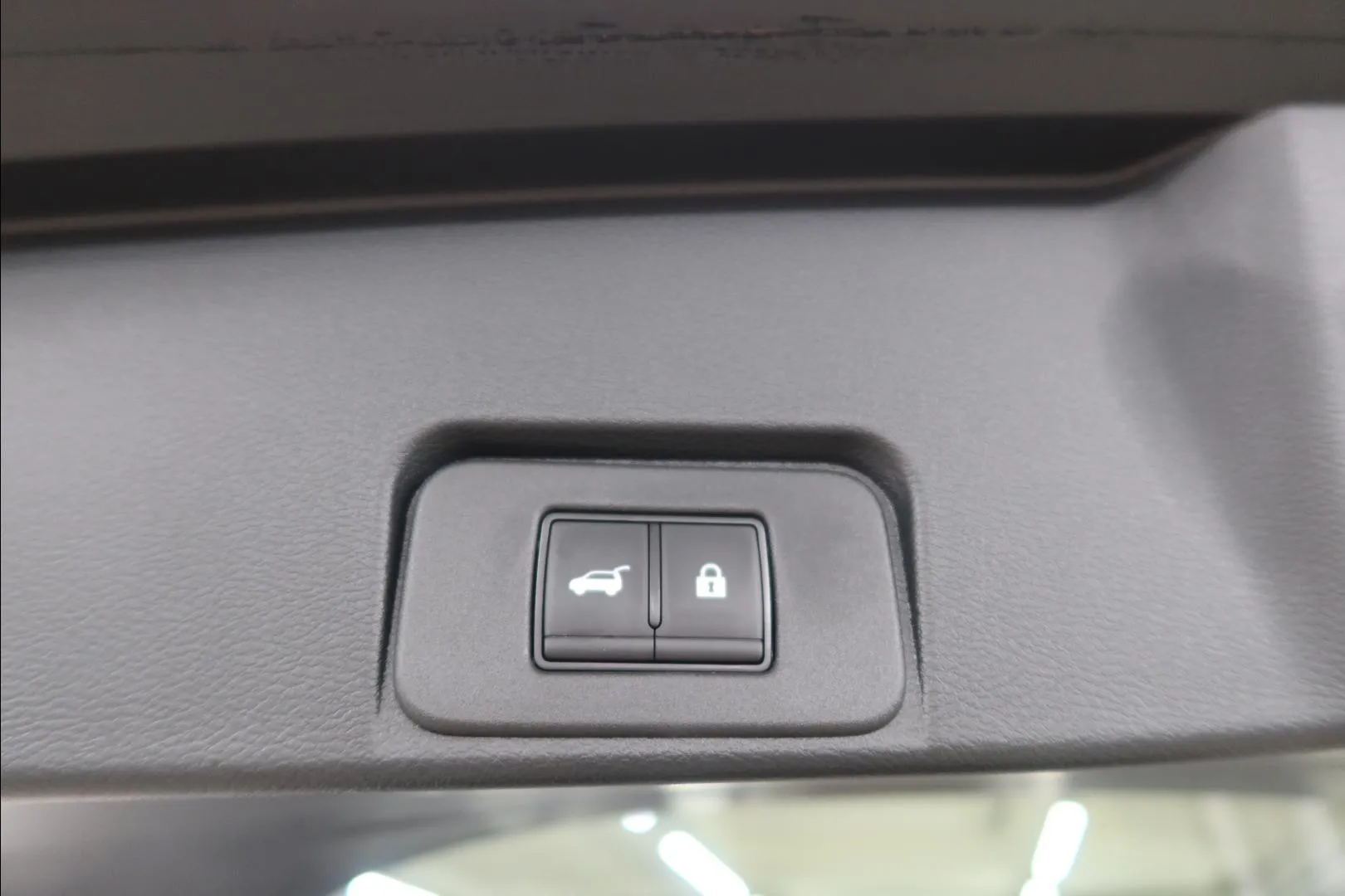 Nissan X-Trail XTJ-582 carousel image