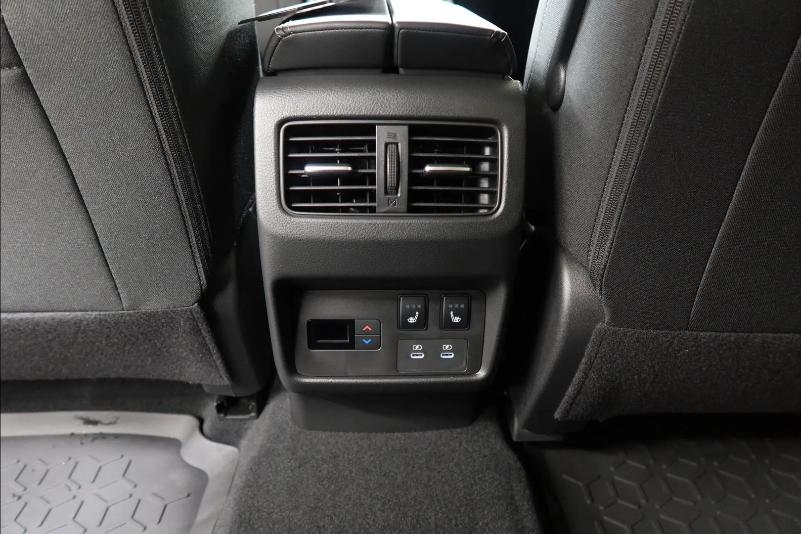 Nissan X-Trail XTJ-582 carousel image