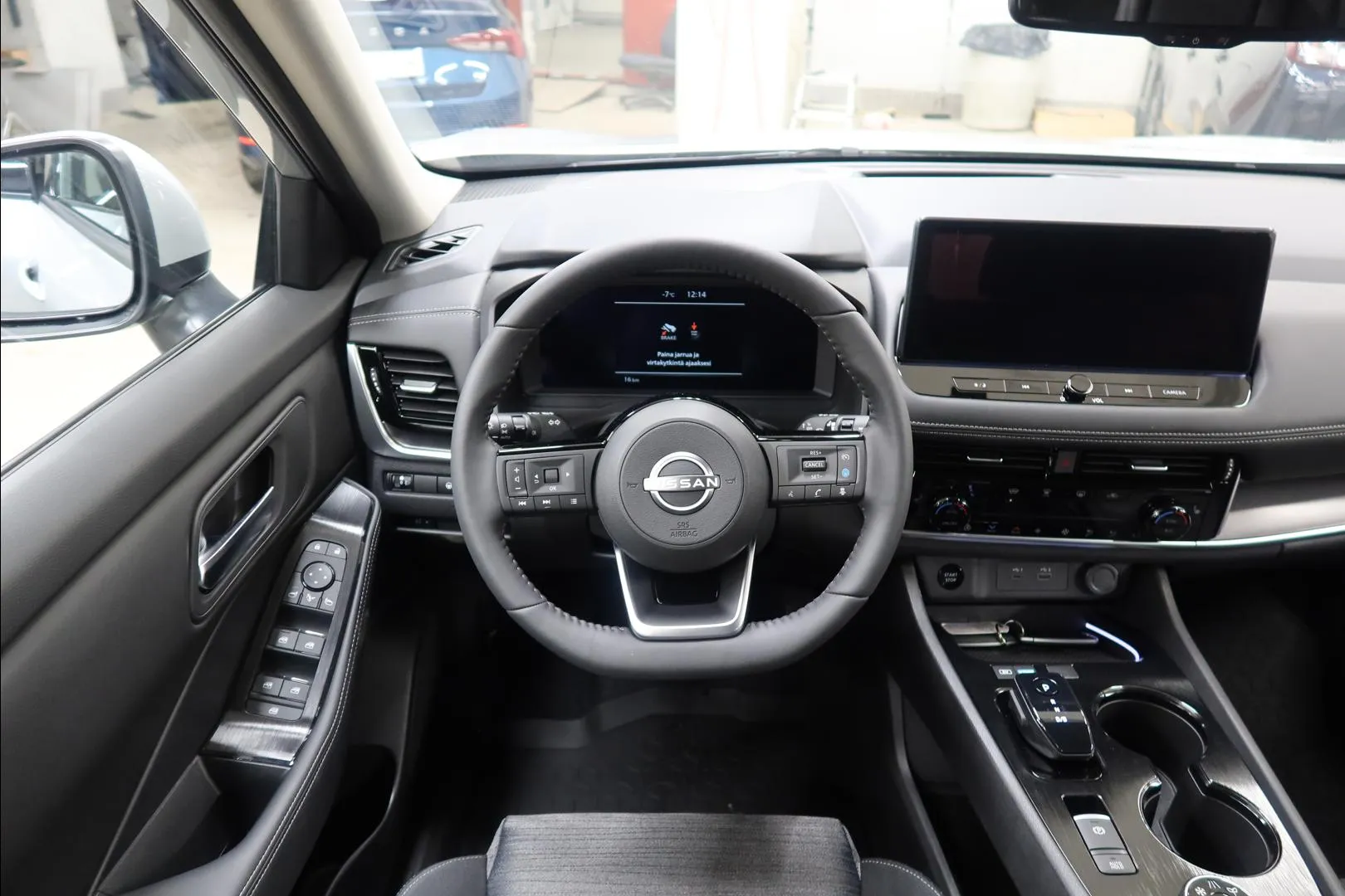 Nissan X-Trail XTJ-582 carousel image