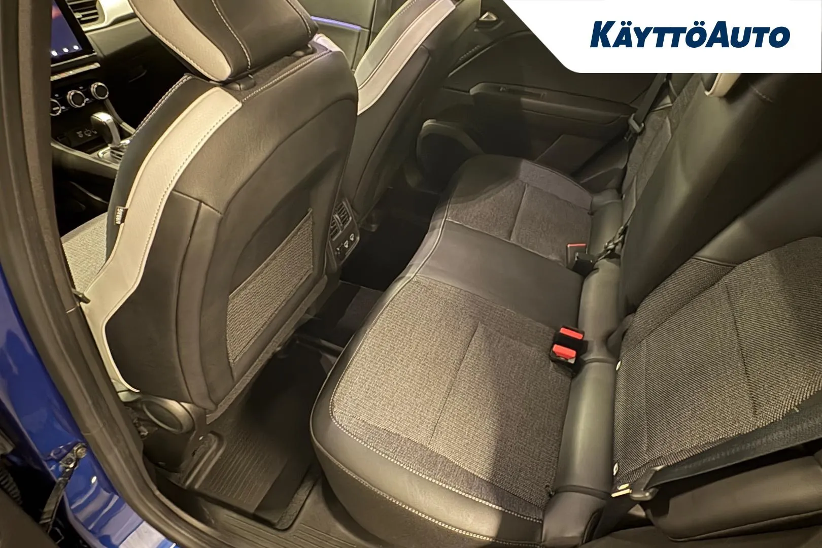 RENAULT Captur YLN-567 carousel image