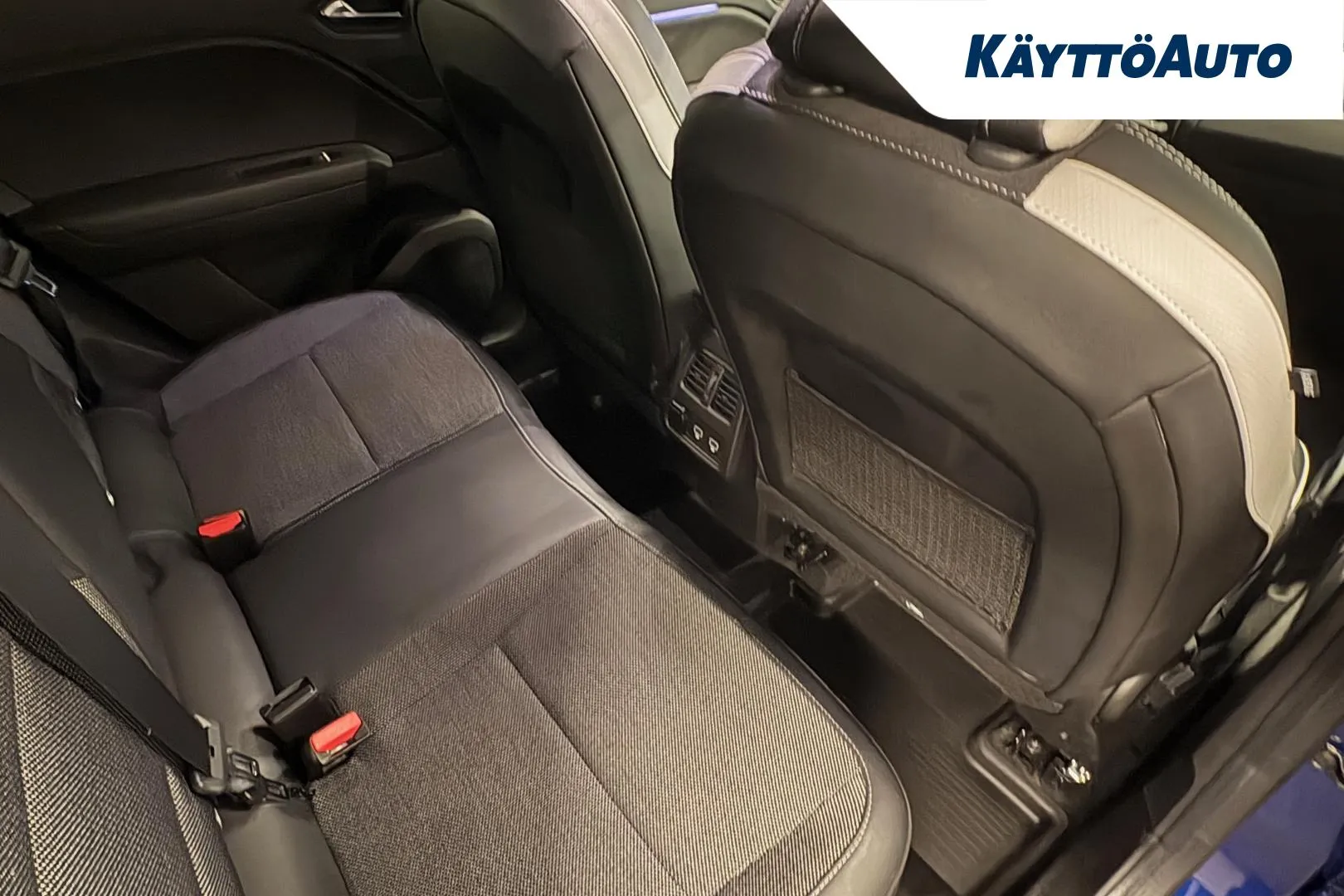 RENAULT Captur YLN-567 carousel image