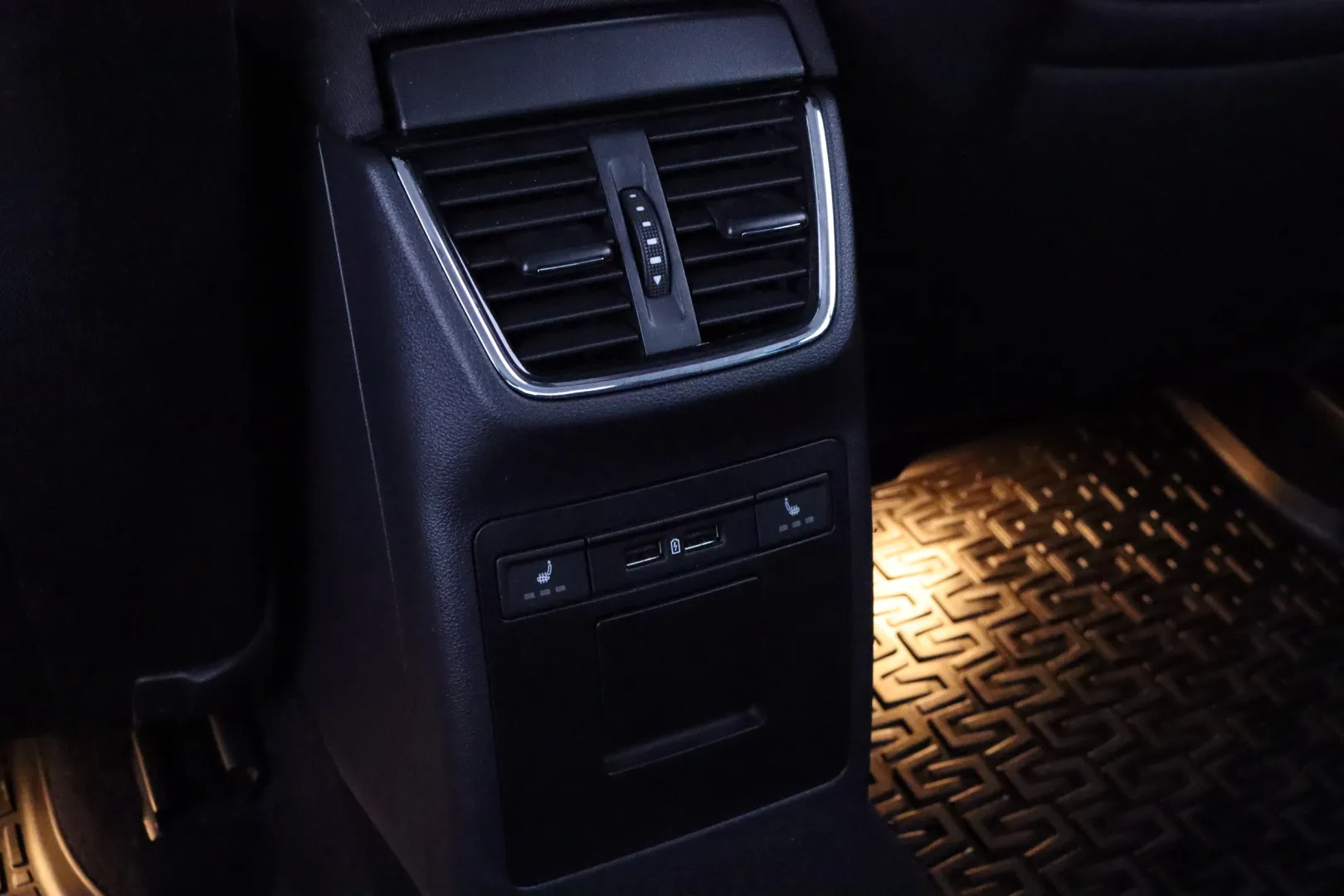 SKODA Octavia RTX-194 carousel image