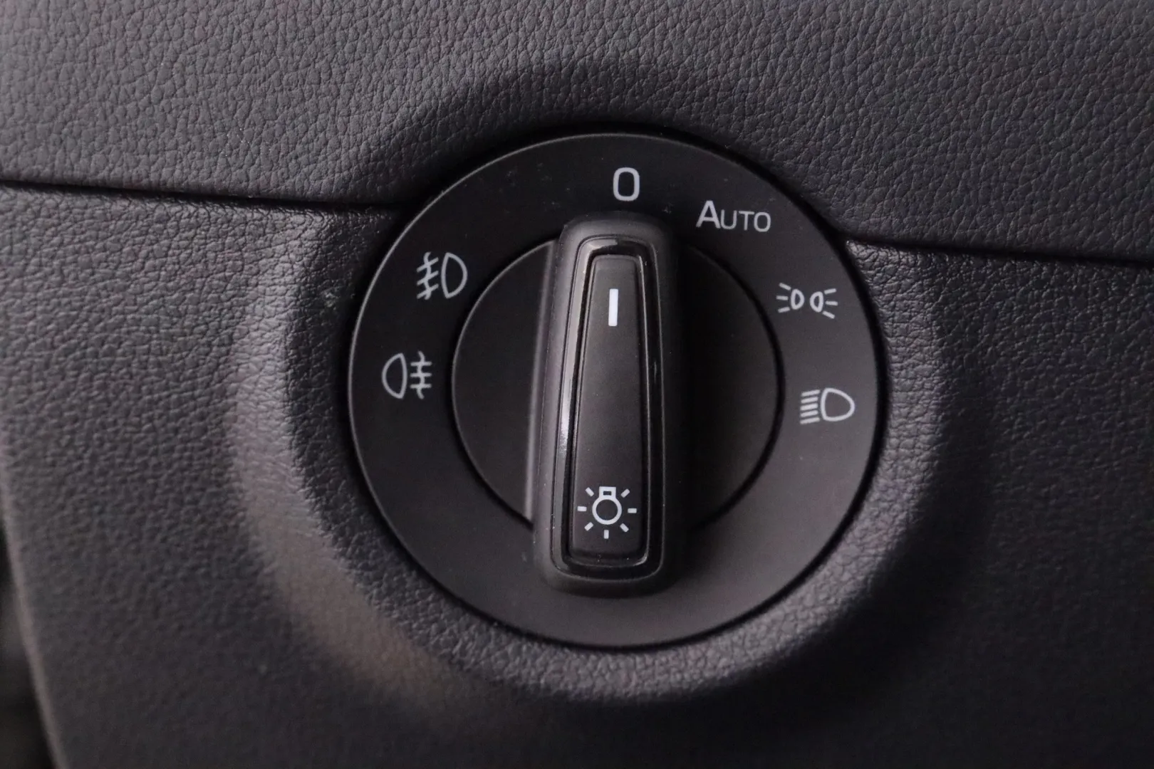 SKODA Octavia RTX-194 carousel image