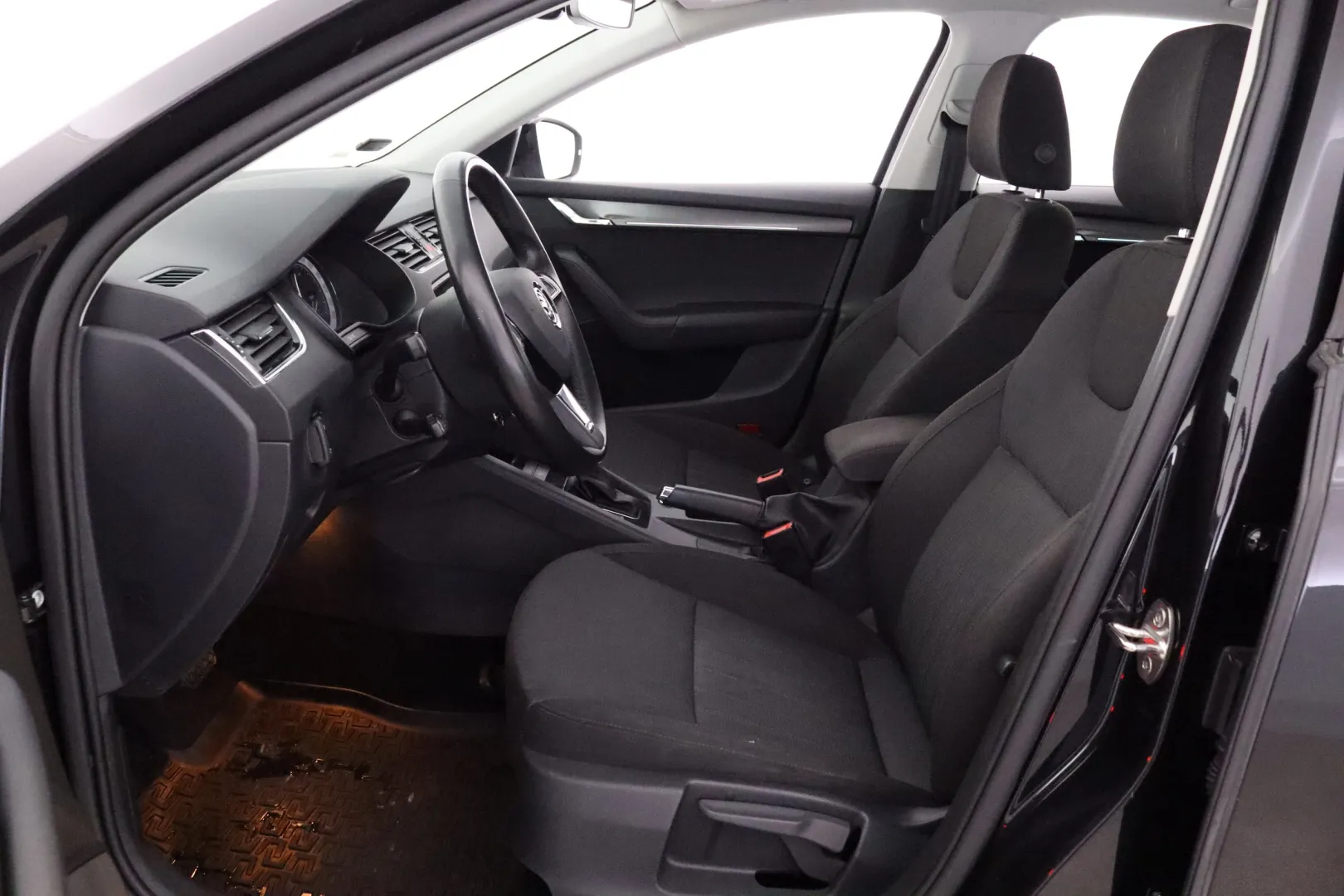 SKODA Octavia RTX-194 carousel image