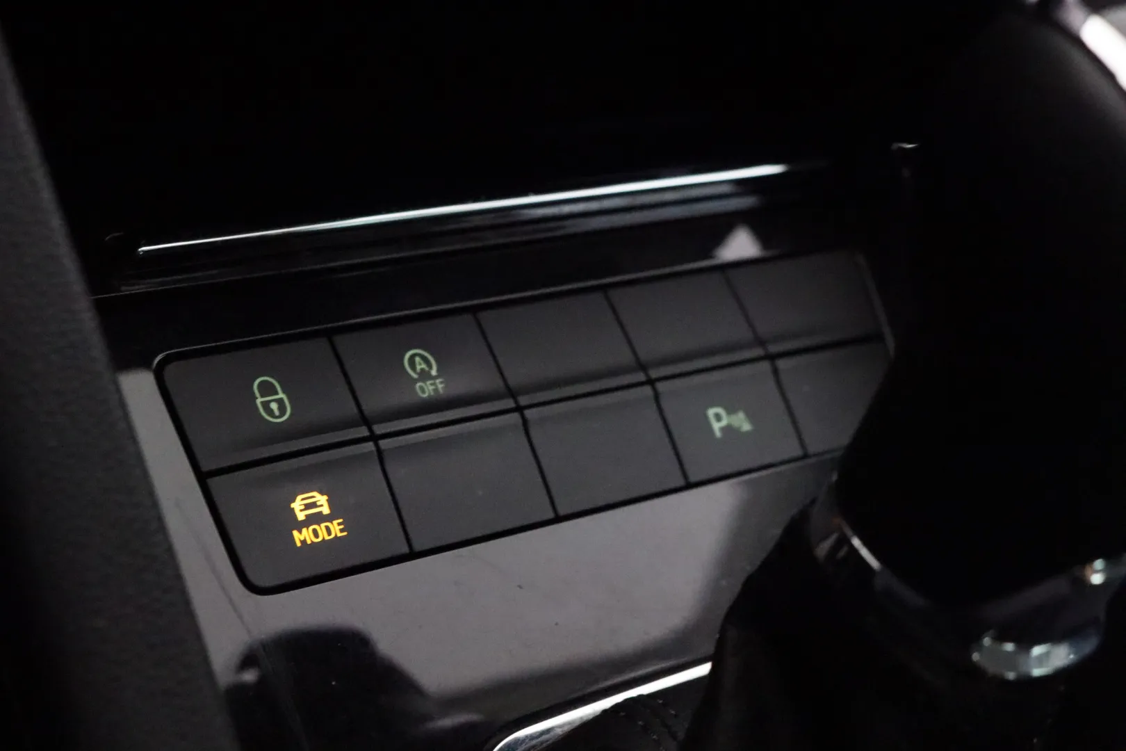 SKODA Octavia RTX-194 carousel image