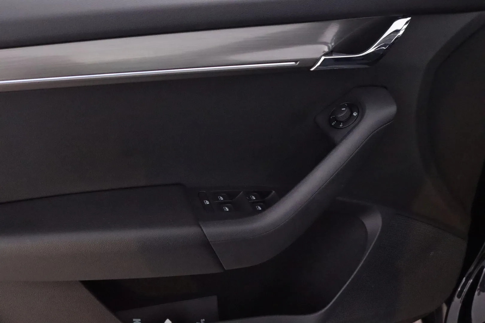 SKODA Octavia RTX-194 carousel image