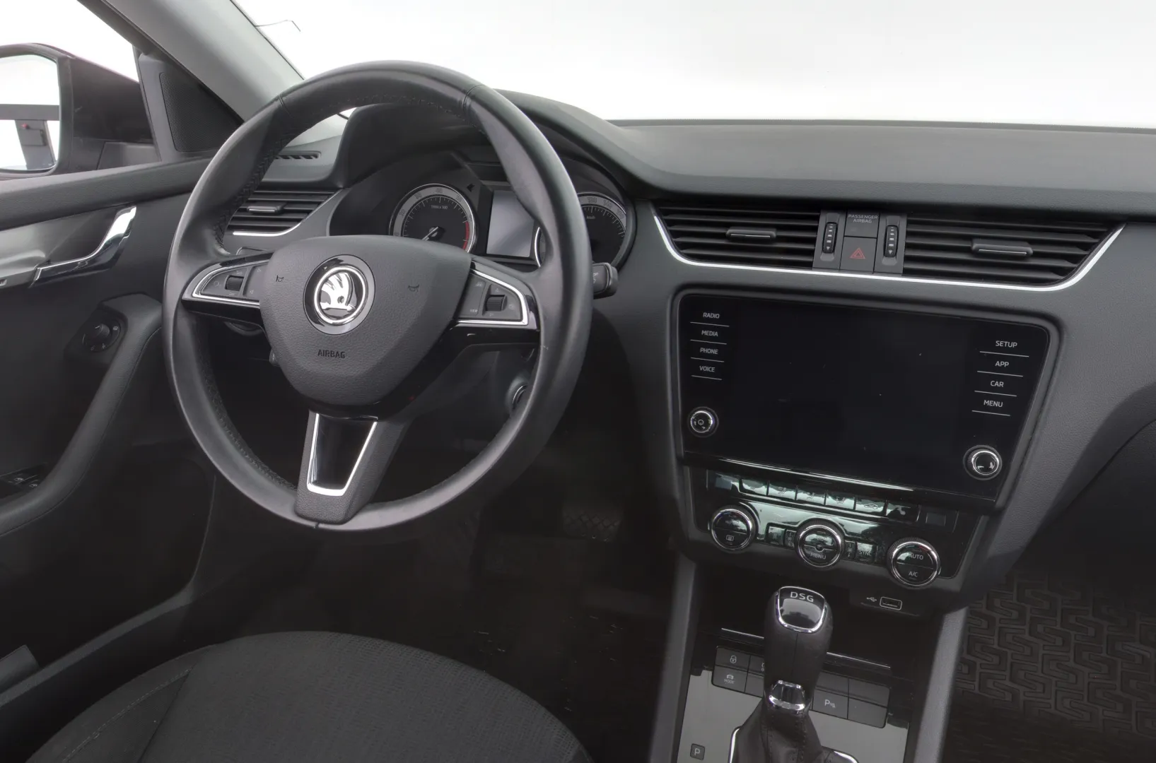 SKODA Octavia RTX-194 carousel image