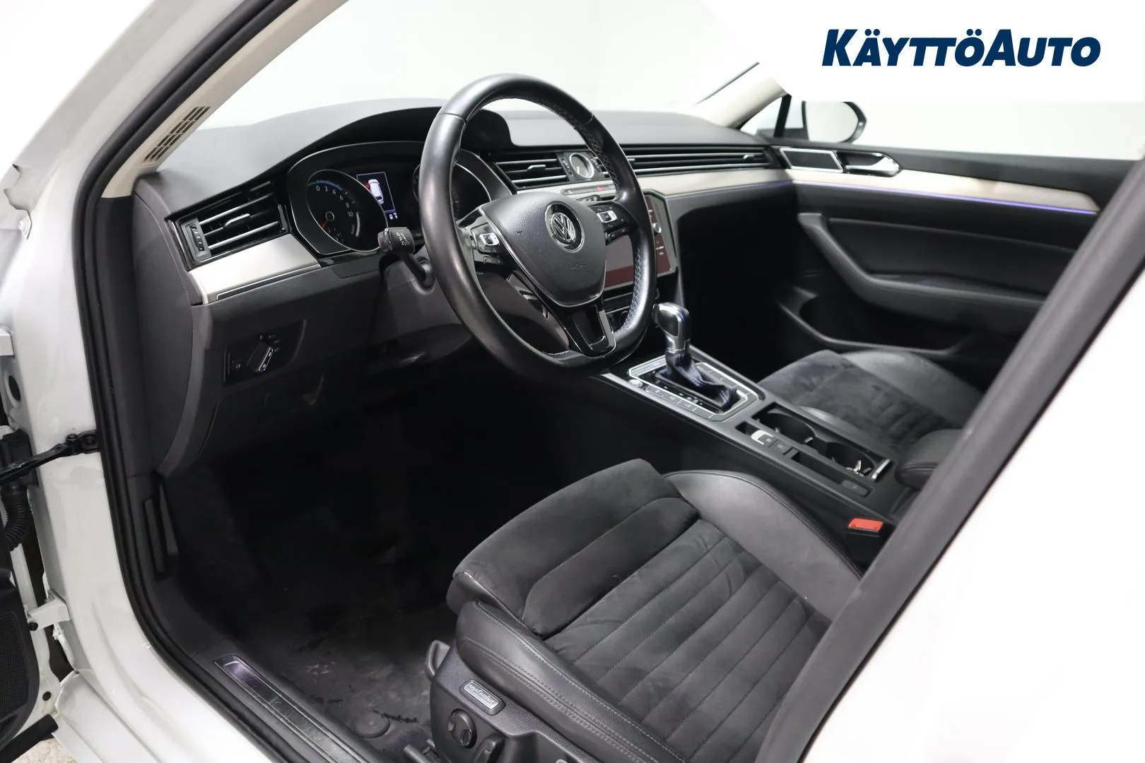 VOLKSWAGEN Passat LPL-318 carousel image