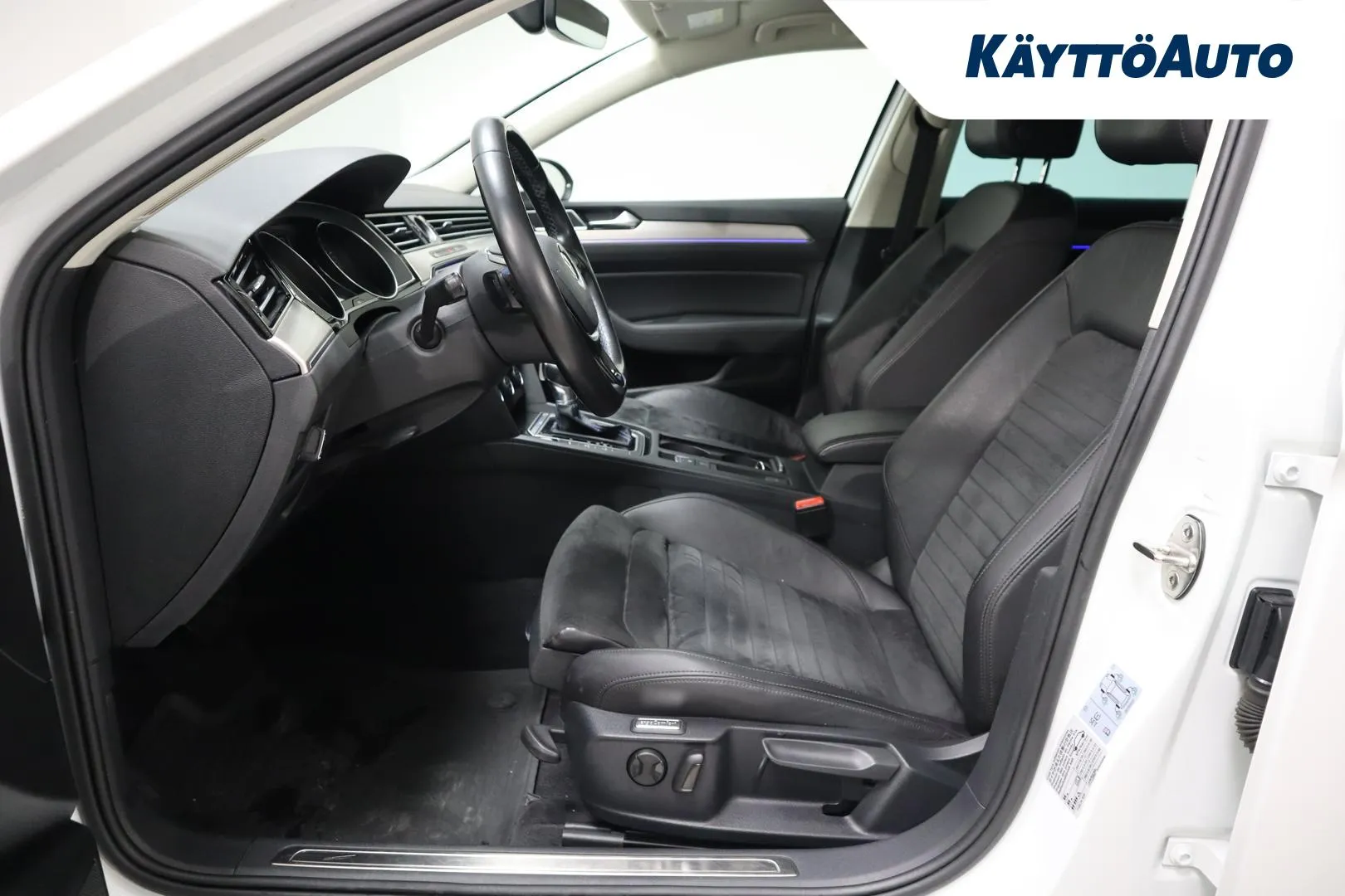 VOLKSWAGEN Passat LPL-318 carousel image