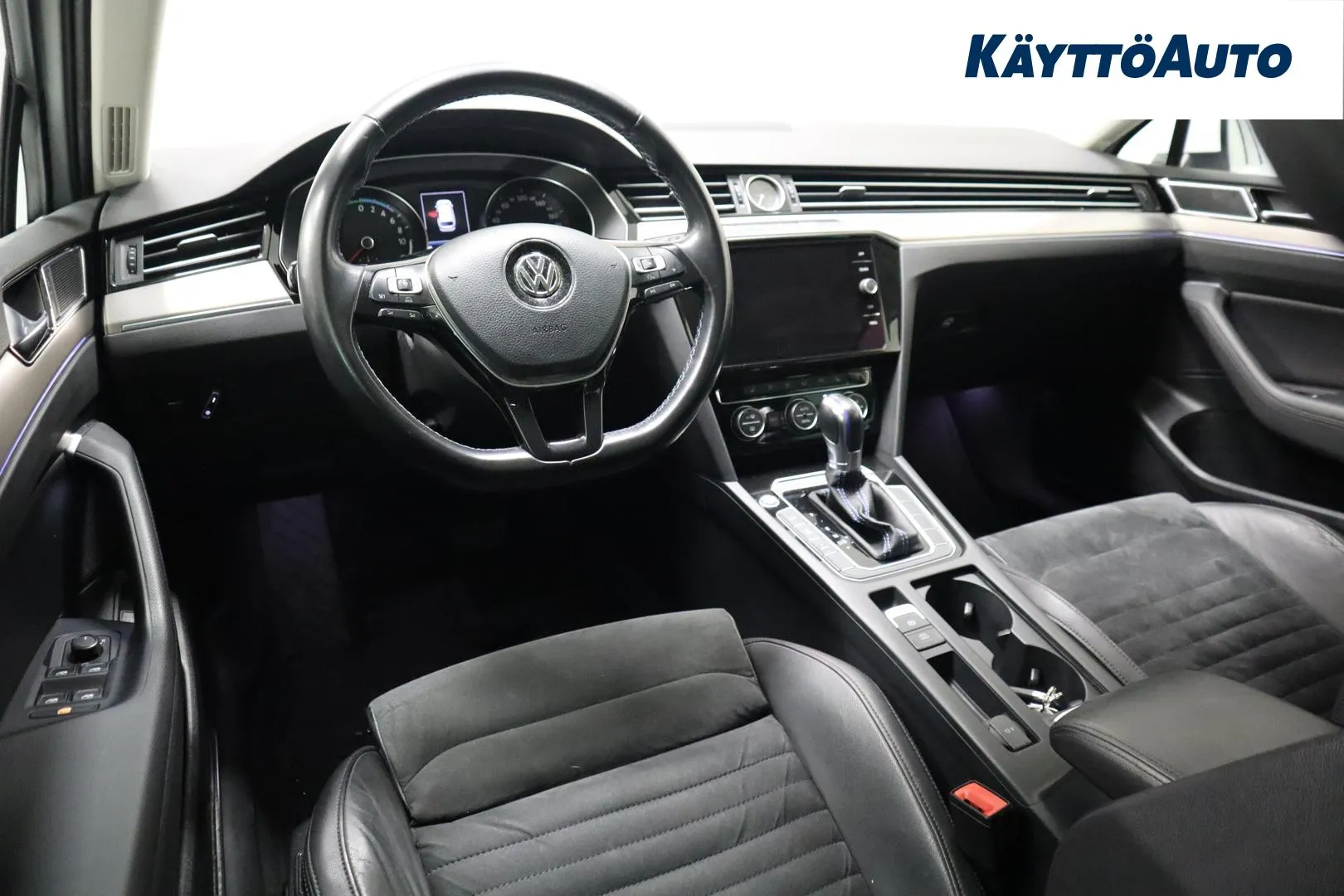 VOLKSWAGEN Passat LPL-318 carousel image