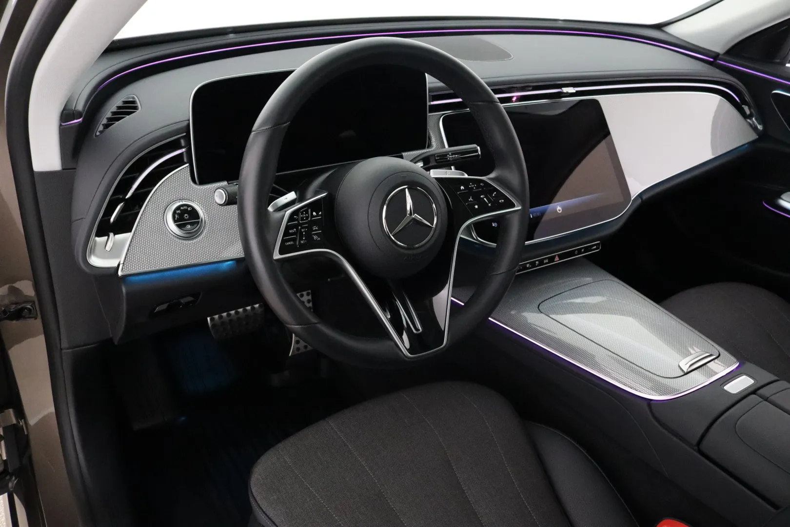 MERCEDES-BENZ E IRO-567 carousel image