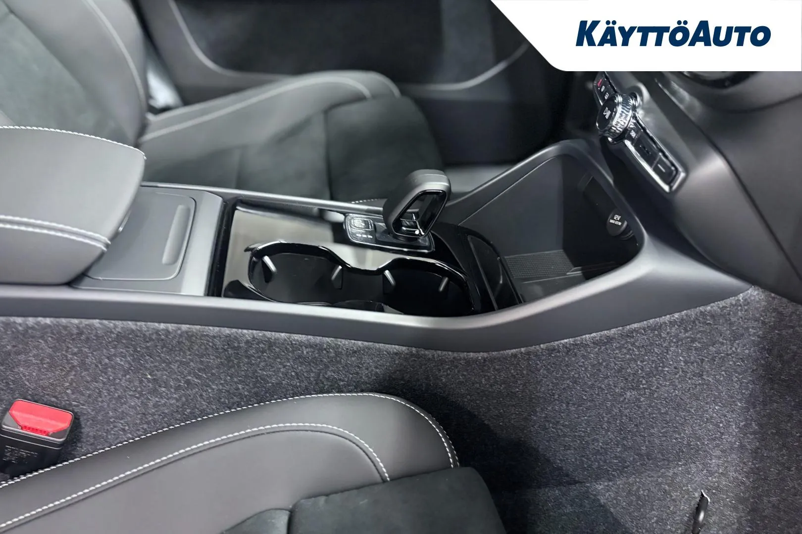 Volvo EX40 RXU-648 carousel image