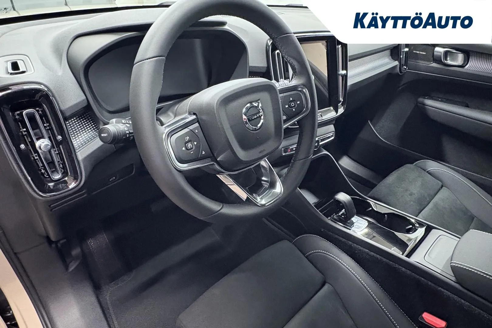 Volvo EX40 RXU-648 carousel image