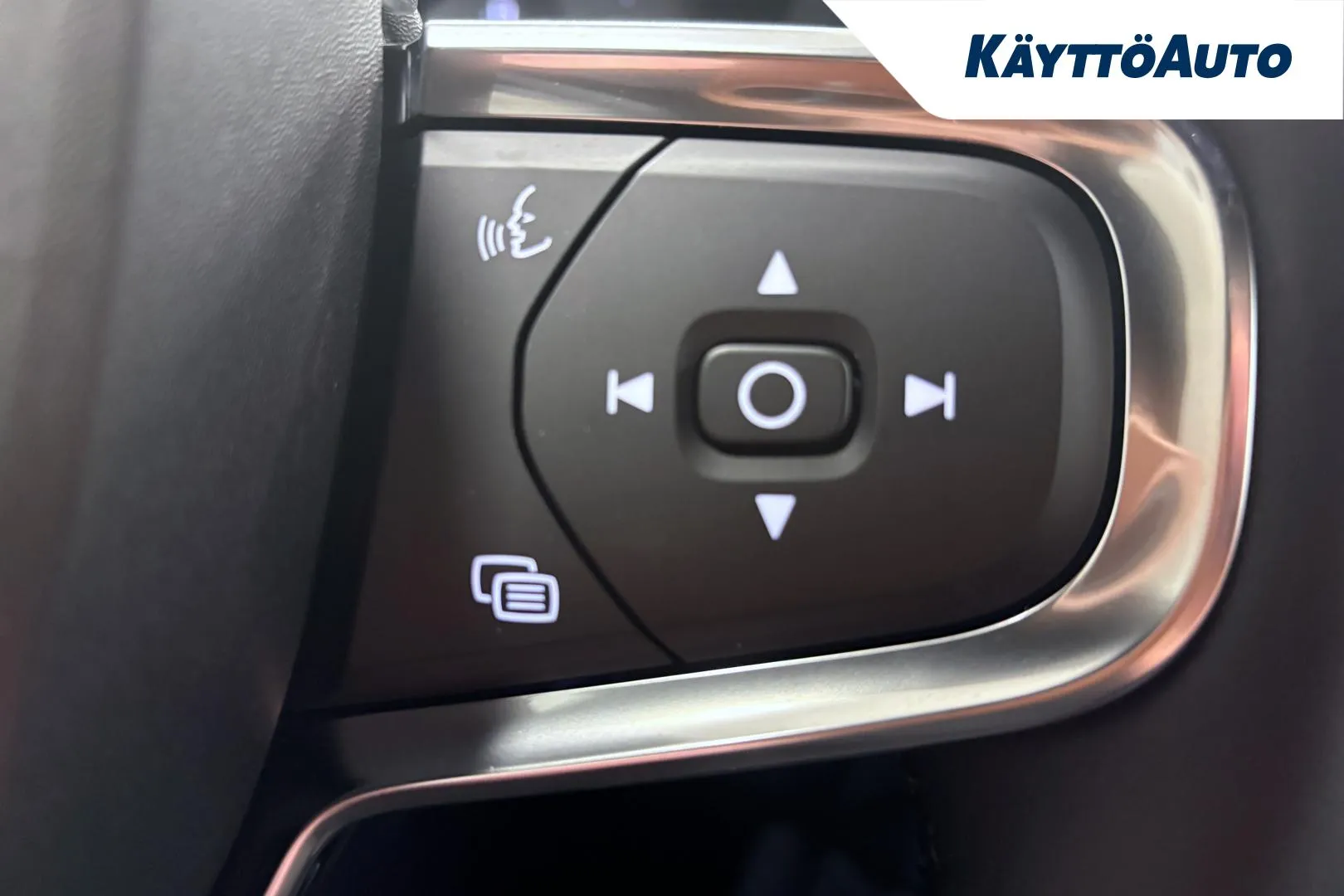 Volvo EX40 RXU-648 carousel image