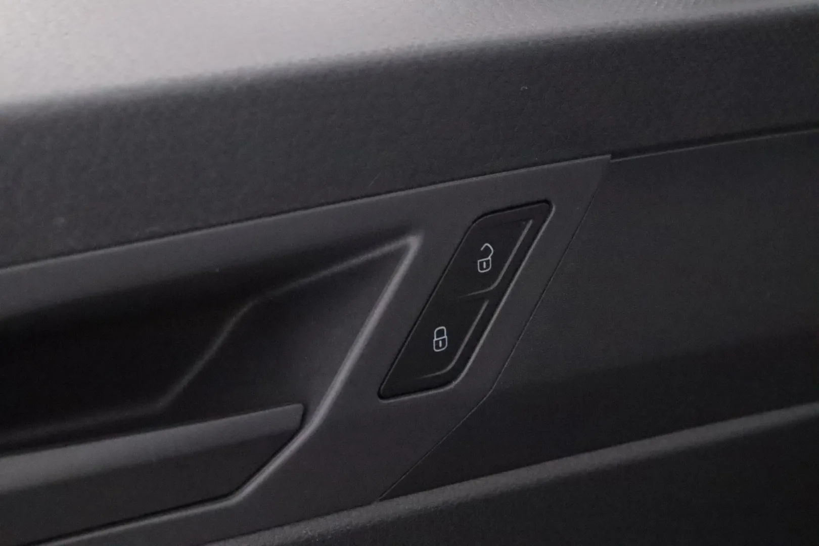 Volkswagen Caddy Maxi EUM-699 carousel image