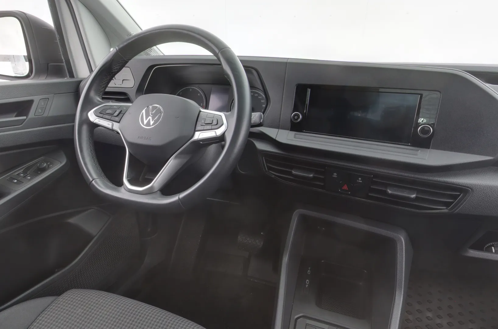 Volkswagen Caddy Maxi EUM-699 carousel image