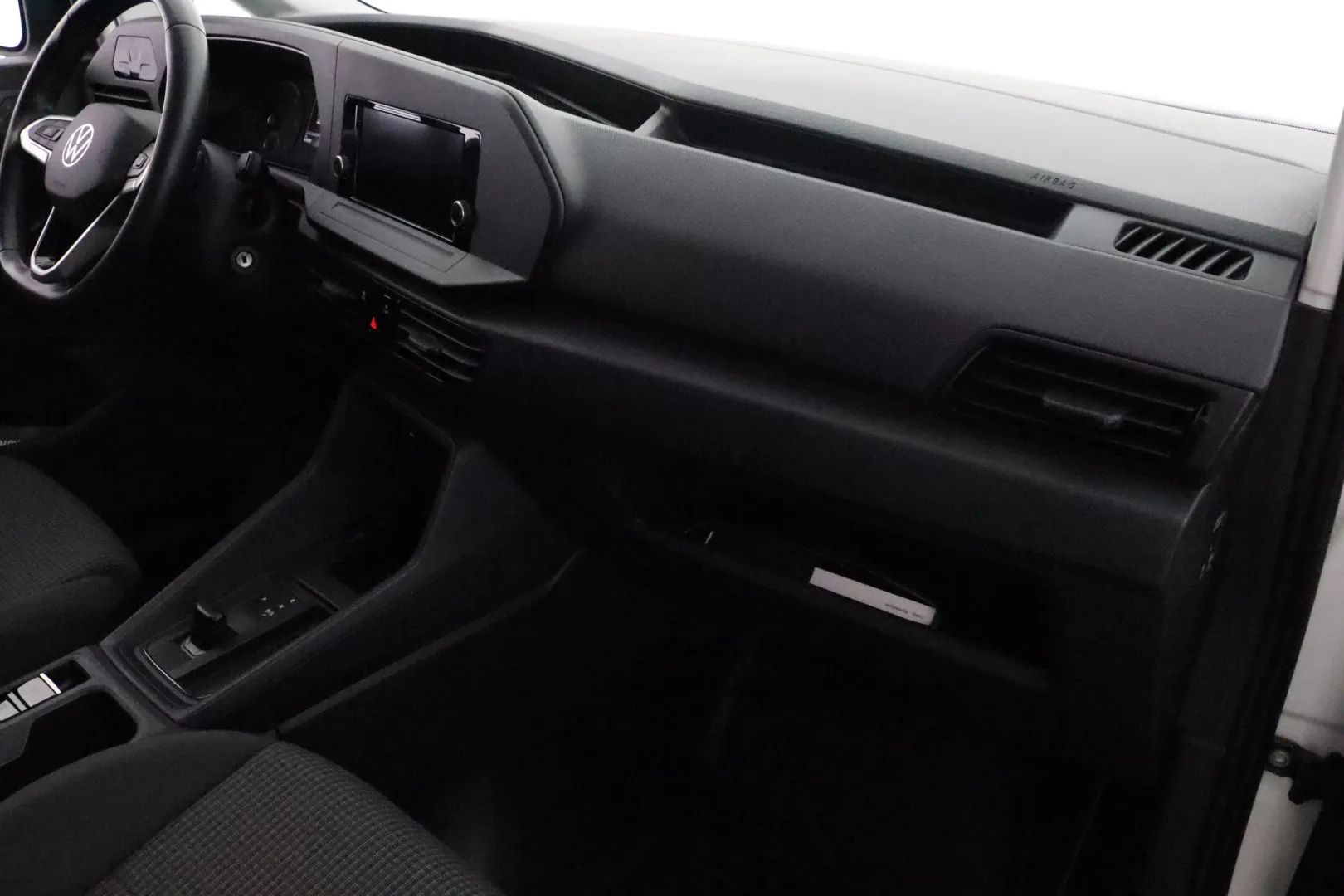 Volkswagen Caddy Maxi EUM-699 carousel image